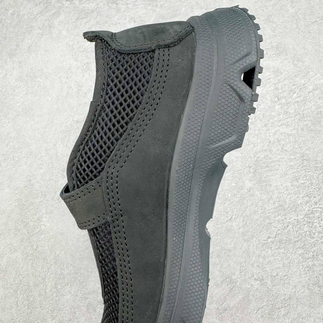 图片[7]-＃绿X/GX RX MARIE x SALOMON 萨洛蒙舒适減震耐磨低帮生活一脚蹬休闲鞋 在设计上向经典鞋款玛丽珍鞋致敬，其轮廓遵循尼龙搭扣玛丽珍鞋的经典外观。鞋底采用Salomon的Contagrip®技术，这种专利外底设计提供了卓越的抓地力和耐磨性，无论在城市街头还是户外小径上，都能自信行走。中底配备EVA缓震系统，有效吸收每一步的冲击力，减少长时间行走或站立带来的疲劳感。在功能上采用了网布透气鞋面，并配置了轻质 EVA 中底，融入了轻盈舒适的运动感（重量仅为237 克），使其成为一款户外恢复鞋，穿着它能提供长途徒步旅行后的舒适感。鞋带和扣带设计不仅增加了鞋款的时尚感，还方便调节松紧，确保每一位穿着者都能找到最合适的贴合度。透气性良好的鞋垫和内衬材质，保持双脚的干爽与舒适，让你在长时间穿着时也不会感到闷热。不仅在设计上兼顾了时尚和功能，还具备了广泛的适用性。无论是上班、购物、还是郊游，这款鞋都能胜任。其优雅的外观和强大的功能性，使其成为都市女性和户外爱好者的最佳选择。 尺码：36 36.5 37.5 38 38.5 39-选品中心