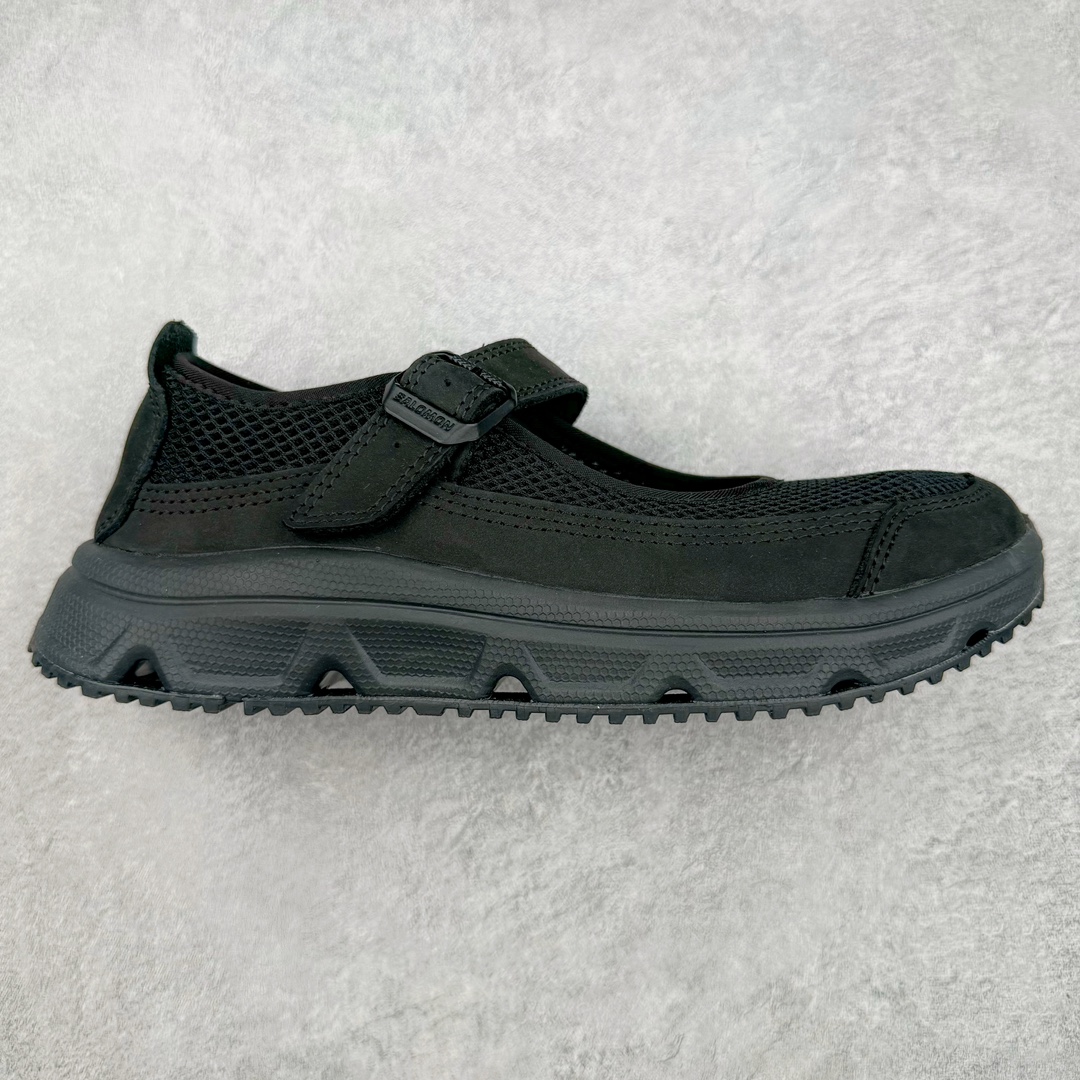 ＃绿X/GX RX MARIE x SALOMON 萨洛蒙舒适減震耐磨低帮生活一脚蹬休闲鞋 在设计上向经典鞋款玛丽珍鞋致敬，其轮廓遵循尼龙搭扣玛丽珍鞋的经典外观。鞋底采用Salomon的Contagrip®技术，这种专利外底设计提供了卓越的抓地力和耐磨性，无论在城市街头还是户外小径上，都能自信行走。中底配备EVA缓震系统，有效吸收每一步的冲击力，减少长时间行走或站立带来的疲劳感。在功能上采用了网布透气鞋面，并配置了轻质 EVA 中底，融入了轻盈舒适的运动感（重量仅为237 克），使其成为一款户外恢复鞋，穿着它能提供长途徒步旅行后的舒适感。鞋带和扣带设计不仅增加了鞋款的时尚感，还方便调节松紧，确保每一位穿着者都能找到最合适的贴合度。透气性良好的鞋垫和内衬材质，保持双脚的干爽与舒适，让你在长时间穿着时也不会感到闷热。不仅在设计上兼顾了时尚和功能，还具备了广泛的适用性。无论是上班、购物、还是郊游，这款鞋都能胜任。其优雅的外观和强大的功能性，使其成为都市女性和户外爱好者的最佳选择。 尺码：36 36.5 37.5 38 38.5 39-选品中心