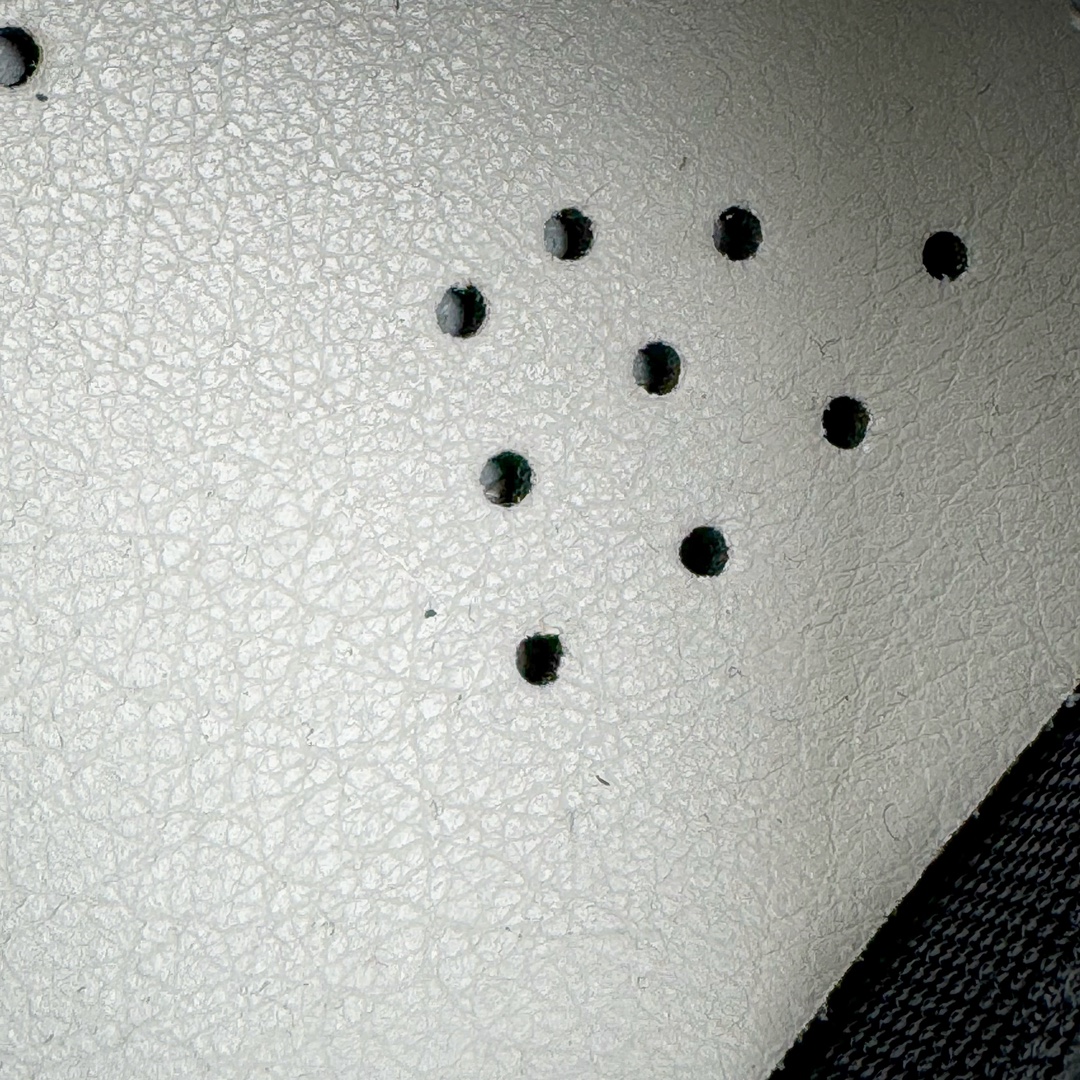 图片[20]-＃绿X/GX RX MARIE x SALOMON 萨洛蒙舒适減震耐磨低帮生活一脚蹬休闲鞋 在设计上向经典鞋款玛丽珍鞋致敬，其轮廓遵循尼龙搭扣玛丽珍鞋的经典外观。鞋底采用Salomon的Contagrip®技术，这种专利外底设计提供了卓越的抓地力和耐磨性，无论在城市街头还是户外小径上，都能自信行走。中底配备EVA缓震系统，有效吸收每一步的冲击力，减少长时间行走或站立带来的疲劳感。在功能上采用了网布透气鞋面，并配置了轻质 EVA 中底，融入了轻盈舒适的运动感（重量仅为237 克），使其成为一款户外恢复鞋，穿着它能提供长途徒步旅行后的舒适感。鞋带和扣带设计不仅增加了鞋款的时尚感，还方便调节松紧，确保每一位穿着者都能找到最合适的贴合度。透气性良好的鞋垫和内衬材质，保持双脚的干爽与舒适，让你在长时间穿着时也不会感到闷热。不仅在设计上兼顾了时尚和功能，还具备了广泛的适用性。无论是上班、购物、还是郊游，这款鞋都能胜任。其优雅的外观和强大的功能性，使其成为都市女性和户外爱好者的最佳选择。 尺码：36 36.5 37.5 38 38.5 39-选品中心