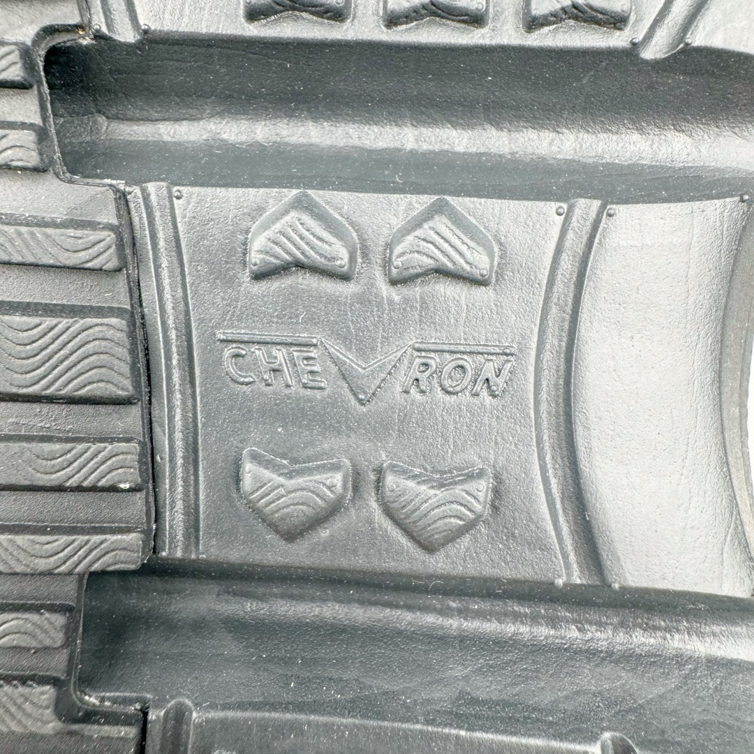 图片[19]-＃绿X/GX RX MARIE x SALOMON 萨洛蒙舒适減震耐磨低帮生活一脚蹬休闲鞋 在设计上向经典鞋款玛丽珍鞋致敬，其轮廓遵循尼龙搭扣玛丽珍鞋的经典外观。鞋底采用Salomon的Contagrip®技术，这种专利外底设计提供了卓越的抓地力和耐磨性，无论在城市街头还是户外小径上，都能自信行走。中底配备EVA缓震系统，有效吸收每一步的冲击力，减少长时间行走或站立带来的疲劳感。在功能上采用了网布透气鞋面，并配置了轻质 EVA 中底，融入了轻盈舒适的运动感（重量仅为237 克），使其成为一款户外恢复鞋，穿着它能提供长途徒步旅行后的舒适感。鞋带和扣带设计不仅增加了鞋款的时尚感，还方便调节松紧，确保每一位穿着者都能找到最合适的贴合度。透气性良好的鞋垫和内衬材质，保持双脚的干爽与舒适，让你在长时间穿着时也不会感到闷热。不仅在设计上兼顾了时尚和功能，还具备了广泛的适用性。无论是上班、购物、还是郊游，这款鞋都能胜任。其优雅的外观和强大的功能性，使其成为都市女性和户外爱好者的最佳选择。 尺码：36 36.5 37.5 38 38.5 39-选品中心