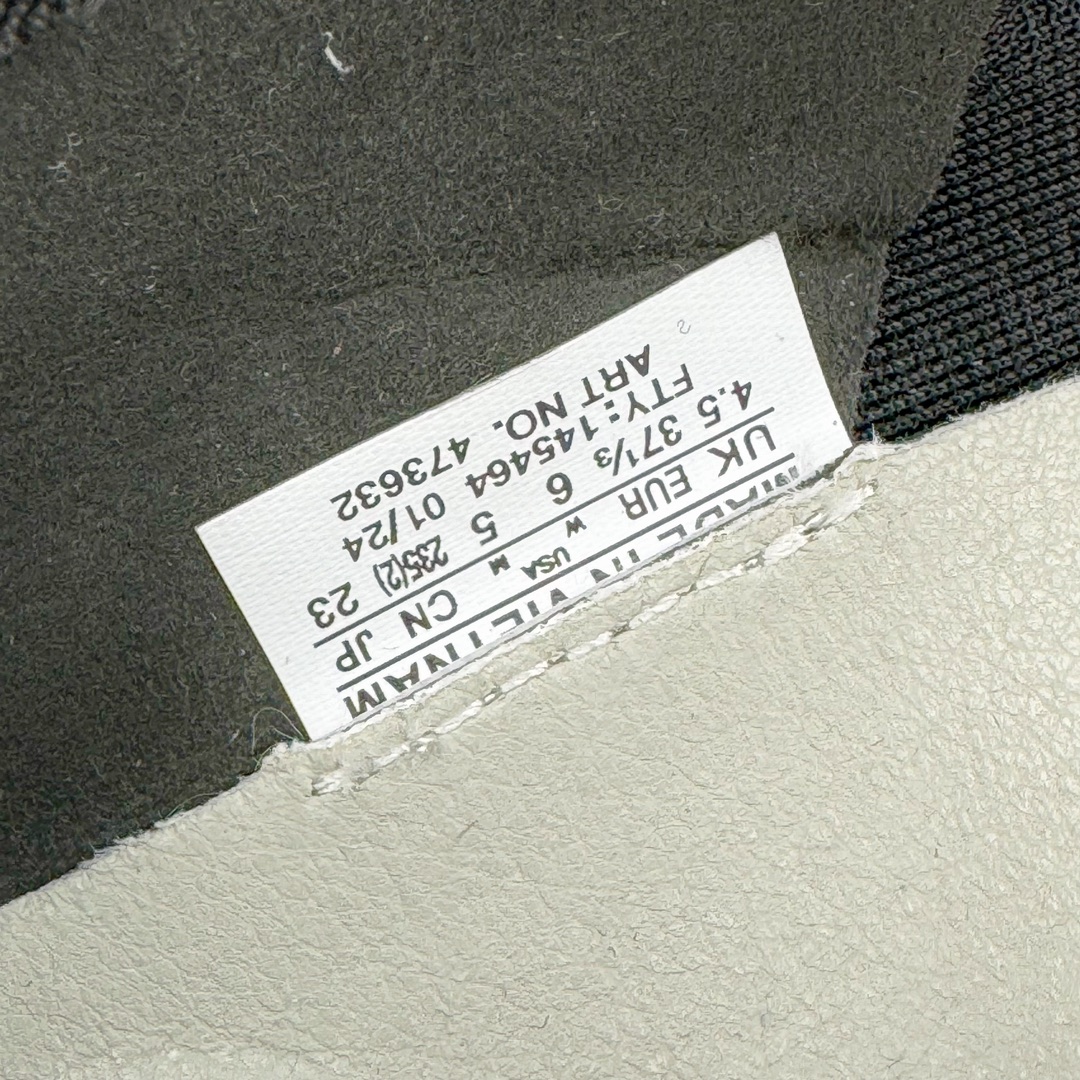 图片[12]-＃绿X/GX RX MARIE x SALOMON 萨洛蒙舒适減震耐磨低帮生活一脚蹬休闲鞋 在设计上向经典鞋款玛丽珍鞋致敬，其轮廓遵循尼龙搭扣玛丽珍鞋的经典外观。鞋底采用Salomon的Contagrip®技术，这种专利外底设计提供了卓越的抓地力和耐磨性，无论在城市街头还是户外小径上，都能自信行走。中底配备EVA缓震系统，有效吸收每一步的冲击力，减少长时间行走或站立带来的疲劳感。在功能上采用了网布透气鞋面，并配置了轻质 EVA 中底，融入了轻盈舒适的运动感（重量仅为237 克），使其成为一款户外恢复鞋，穿着它能提供长途徒步旅行后的舒适感。鞋带和扣带设计不仅增加了鞋款的时尚感，还方便调节松紧，确保每一位穿着者都能找到最合适的贴合度。透气性良好的鞋垫和内衬材质，保持双脚的干爽与舒适，让你在长时间穿着时也不会感到闷热。不仅在设计上兼顾了时尚和功能，还具备了广泛的适用性。无论是上班、购物、还是郊游，这款鞋都能胜任。其优雅的外观和强大的功能性，使其成为都市女性和户外爱好者的最佳选择。 尺码：36 36.5 37.5 38 38.5 39-选品中心