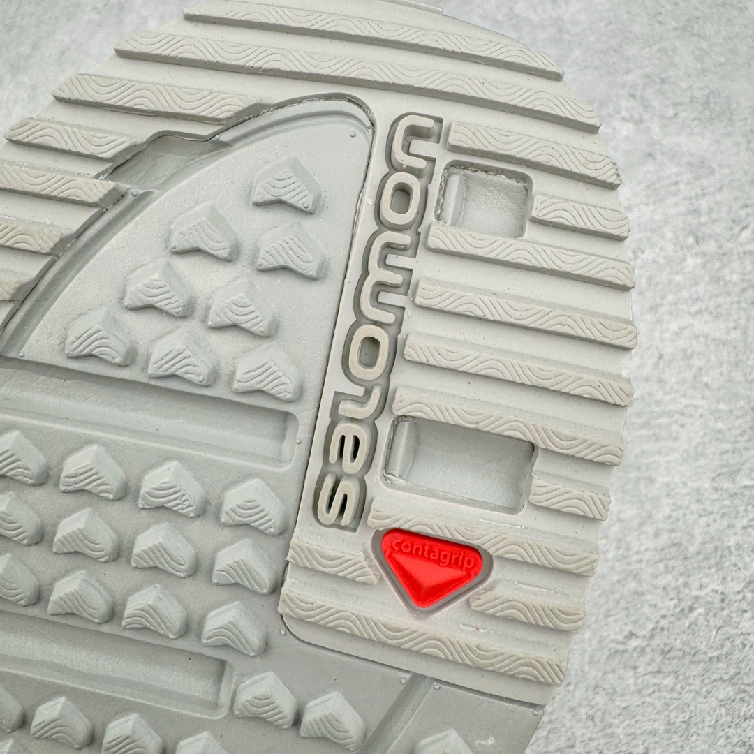 图片[18]-＃绿X/GX RX MARIE x SALOMON 萨洛蒙舒适減震耐磨低帮生活一脚蹬休闲鞋 在设计上向经典鞋款玛丽珍鞋致敬，其轮廓遵循尼龙搭扣玛丽珍鞋的经典外观。鞋底采用Salomon的Contagrip®技术，这种专利外底设计提供了卓越的抓地力和耐磨性，无论在城市街头还是户外小径上，都能自信行走。中底配备EVA缓震系统，有效吸收每一步的冲击力，减少长时间行走或站立带来的疲劳感。在功能上采用了网布透气鞋面，并配置了轻质 EVA 中底，融入了轻盈舒适的运动感（重量仅为237 克），使其成为一款户外恢复鞋，穿着它能提供长途徒步旅行后的舒适感。鞋带和扣带设计不仅增加了鞋款的时尚感，还方便调节松紧，确保每一位穿着者都能找到最合适的贴合度。透气性良好的鞋垫和内衬材质，保持双脚的干爽与舒适，让你在长时间穿着时也不会感到闷热。不仅在设计上兼顾了时尚和功能，还具备了广泛的适用性。无论是上班、购物、还是郊游，这款鞋都能胜任。其优雅的外观和强大的功能性，使其成为都市女性和户外爱好者的最佳选择。 尺码：36 36.5 37.5 38 38.5 39-选品中心