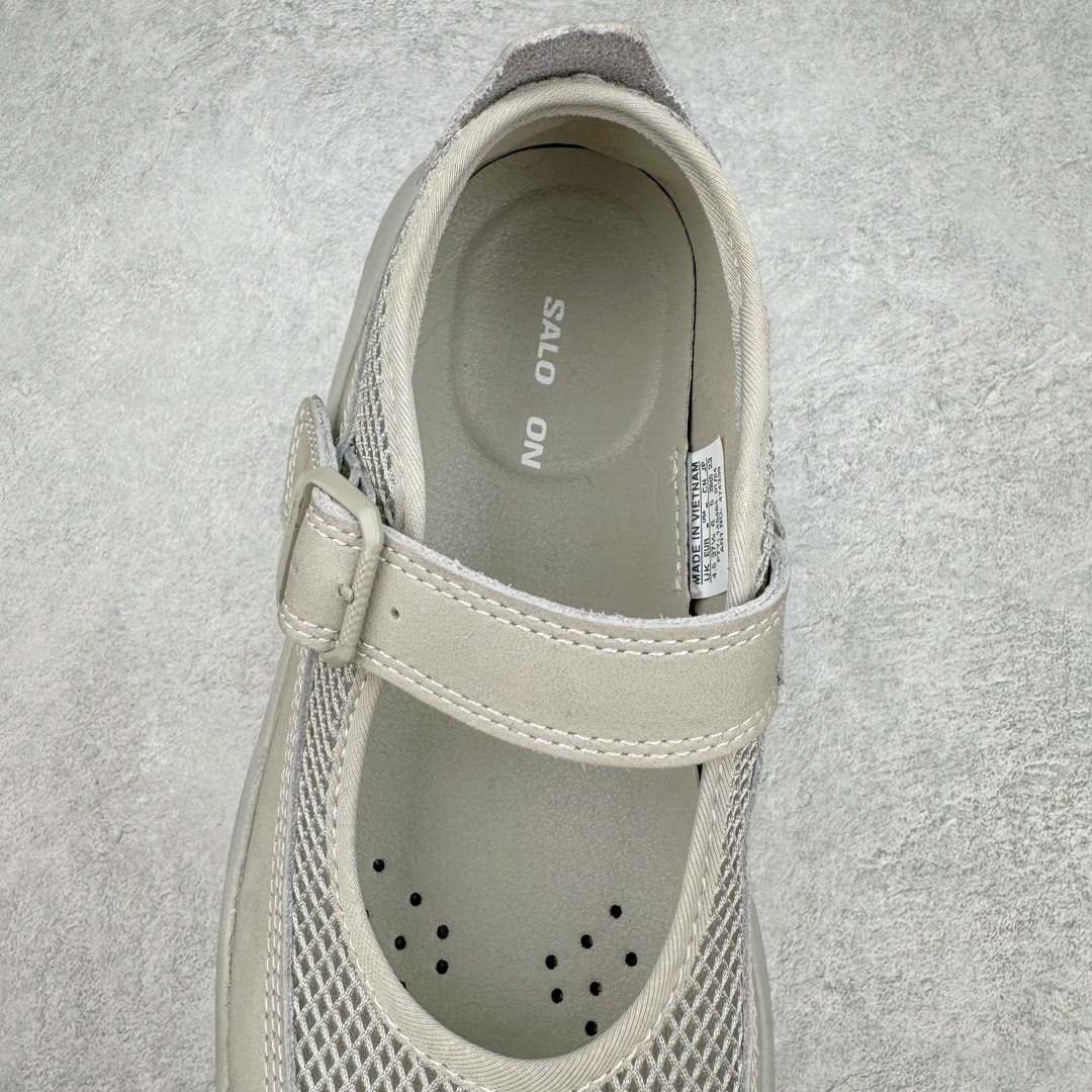 图片[5]-＃绿X/GX RX MARIE x SALOMON 萨洛蒙舒适減震耐磨低帮生活一脚蹬休闲鞋 在设计上向经典鞋款玛丽珍鞋致敬，其轮廓遵循尼龙搭扣玛丽珍鞋的经典外观。鞋底采用Salomon的Contagrip®技术，这种专利外底设计提供了卓越的抓地力和耐磨性，无论在城市街头还是户外小径上，都能自信行走。中底配备EVA缓震系统，有效吸收每一步的冲击力，减少长时间行走或站立带来的疲劳感。在功能上采用了网布透气鞋面，并配置了轻质 EVA 中底，融入了轻盈舒适的运动感（重量仅为237 克），使其成为一款户外恢复鞋，穿着它能提供长途徒步旅行后的舒适感。鞋带和扣带设计不仅增加了鞋款的时尚感，还方便调节松紧，确保每一位穿着者都能找到最合适的贴合度。透气性良好的鞋垫和内衬材质，保持双脚的干爽与舒适，让你在长时间穿着时也不会感到闷热。不仅在设计上兼顾了时尚和功能，还具备了广泛的适用性。无论是上班、购物、还是郊游，这款鞋都能胜任。其优雅的外观和强大的功能性，使其成为都市女性和户外爱好者的最佳选择。 尺码：36 36.5 37.5 38 38.5 39-选品中心