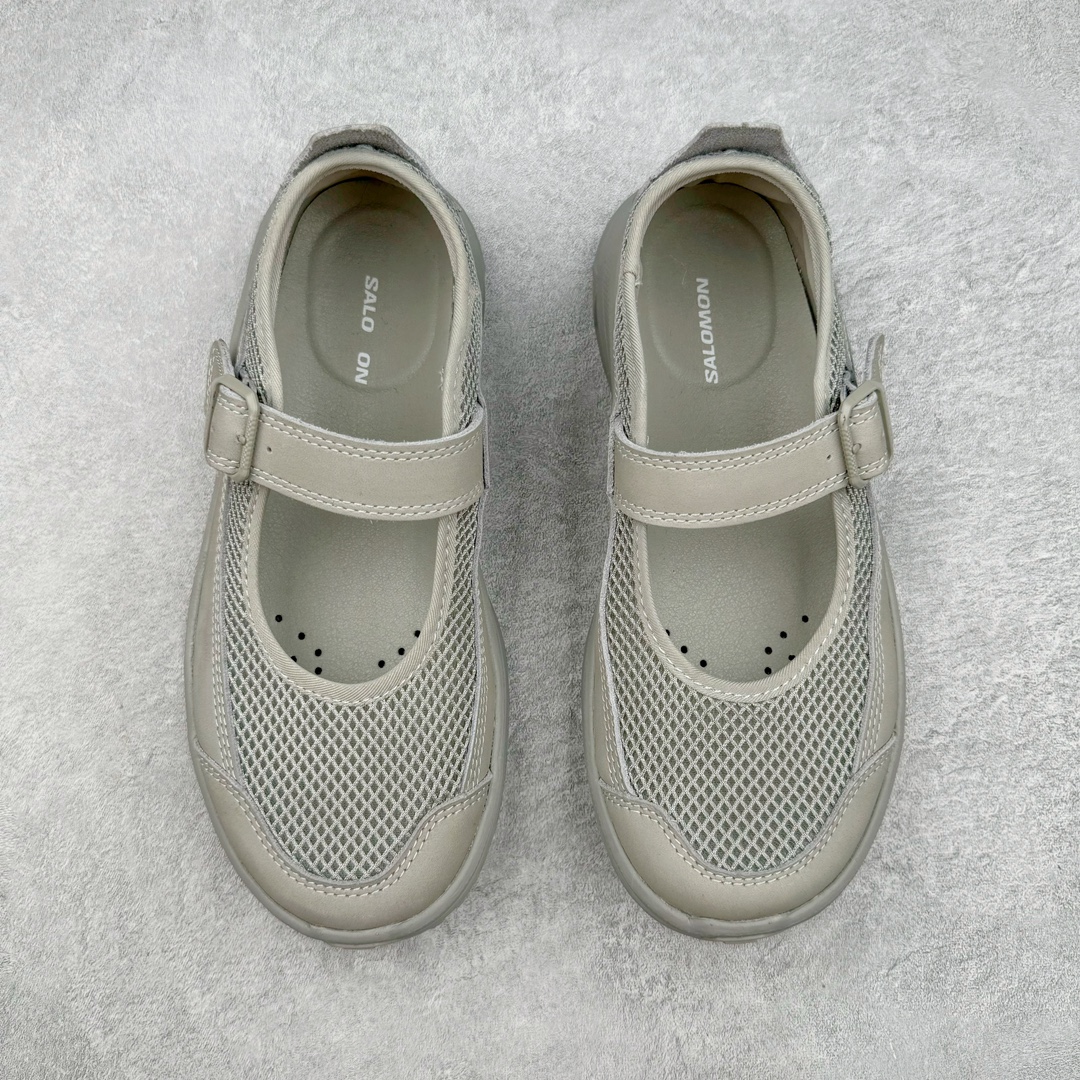 图片[2]-＃绿X/GX RX MARIE x SALOMON 萨洛蒙舒适減震耐磨低帮生活一脚蹬休闲鞋 在设计上向经典鞋款玛丽珍鞋致敬，其轮廓遵循尼龙搭扣玛丽珍鞋的经典外观。鞋底采用Salomon的Contagrip®技术，这种专利外底设计提供了卓越的抓地力和耐磨性，无论在城市街头还是户外小径上，都能自信行走。中底配备EVA缓震系统，有效吸收每一步的冲击力，减少长时间行走或站立带来的疲劳感。在功能上采用了网布透气鞋面，并配置了轻质 EVA 中底，融入了轻盈舒适的运动感（重量仅为237 克），使其成为一款户外恢复鞋，穿着它能提供长途徒步旅行后的舒适感。鞋带和扣带设计不仅增加了鞋款的时尚感，还方便调节松紧，确保每一位穿着者都能找到最合适的贴合度。透气性良好的鞋垫和内衬材质，保持双脚的干爽与舒适，让你在长时间穿着时也不会感到闷热。不仅在设计上兼顾了时尚和功能，还具备了广泛的适用性。无论是上班、购物、还是郊游，这款鞋都能胜任。其优雅的外观和强大的功能性，使其成为都市女性和户外爱好者的最佳选择。 尺码：36 36.5 37.5 38 38.5 39-选品中心