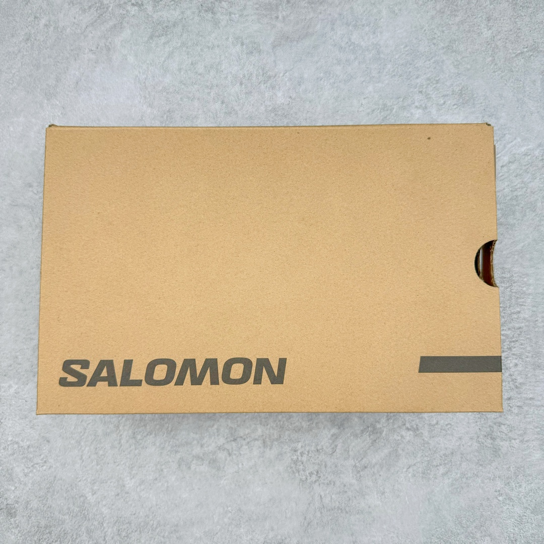 图片[10]-＃绿X/GX RX MARIE x SALOMON 萨洛蒙舒适減震耐磨低帮生活一脚蹬休闲鞋 在设计上向经典鞋款玛丽珍鞋致敬，其轮廓遵循尼龙搭扣玛丽珍鞋的经典外观。鞋底采用Salomon的Contagrip®技术，这种专利外底设计提供了卓越的抓地力和耐磨性，无论在城市街头还是户外小径上，都能自信行走。中底配备EVA缓震系统，有效吸收每一步的冲击力，减少长时间行走或站立带来的疲劳感。在功能上采用了网布透气鞋面，并配置了轻质 EVA 中底，融入了轻盈舒适的运动感（重量仅为237 克），使其成为一款户外恢复鞋，穿着它能提供长途徒步旅行后的舒适感。鞋带和扣带设计不仅增加了鞋款的时尚感，还方便调节松紧，确保每一位穿着者都能找到最合适的贴合度。透气性良好的鞋垫和内衬材质，保持双脚的干爽与舒适，让你在长时间穿着时也不会感到闷热。不仅在设计上兼顾了时尚和功能，还具备了广泛的适用性。无论是上班、购物、还是郊游，这款鞋都能胜任。其优雅的外观和强大的功能性，使其成为都市女性和户外爱好者的最佳选择。 尺码：36 36.5 37.5 38 38.5 39-选品中心