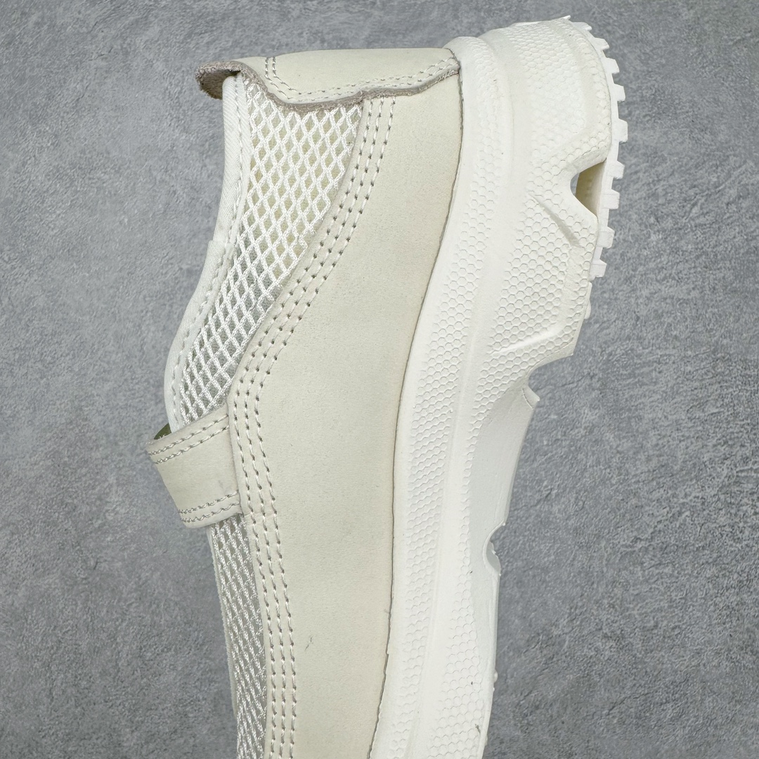 图片[7]-＃绿X/GX RX MARIE x SALOMON 萨洛蒙舒适減震耐磨低帮生活一脚蹬休闲鞋 在设计上向经典鞋款玛丽珍鞋致敬，其轮廓遵循尼龙搭扣玛丽珍鞋的经典外观。鞋底采用Salomon的Contagrip®技术，这种专利外底设计提供了卓越的抓地力和耐磨性，无论在城市街头还是户外小径上，都能自信行走。中底配备EVA缓震系统，有效吸收每一步的冲击力，减少长时间行走或站立带来的疲劳感。在功能上采用了网布透气鞋面，并配置了轻质 EVA 中底，融入了轻盈舒适的运动感（重量仅为237 克），使其成为一款户外恢复鞋，穿着它能提供长途徒步旅行后的舒适感。鞋带和扣带设计不仅增加了鞋款的时尚感，还方便调节松紧，确保每一位穿着者都能找到最合适的贴合度。透气性良好的鞋垫和内衬材质，保持双脚的干爽与舒适，让你在长时间穿着时也不会感到闷热。不仅在设计上兼顾了时尚和功能，还具备了广泛的适用性。无论是上班、购物、还是郊游，这款鞋都能胜任。其优雅的外观和强大的功能性，使其成为都市女性和户外爱好者的最佳选择。 尺码：36 36.5 37.5 38 38.5 39-选品中心