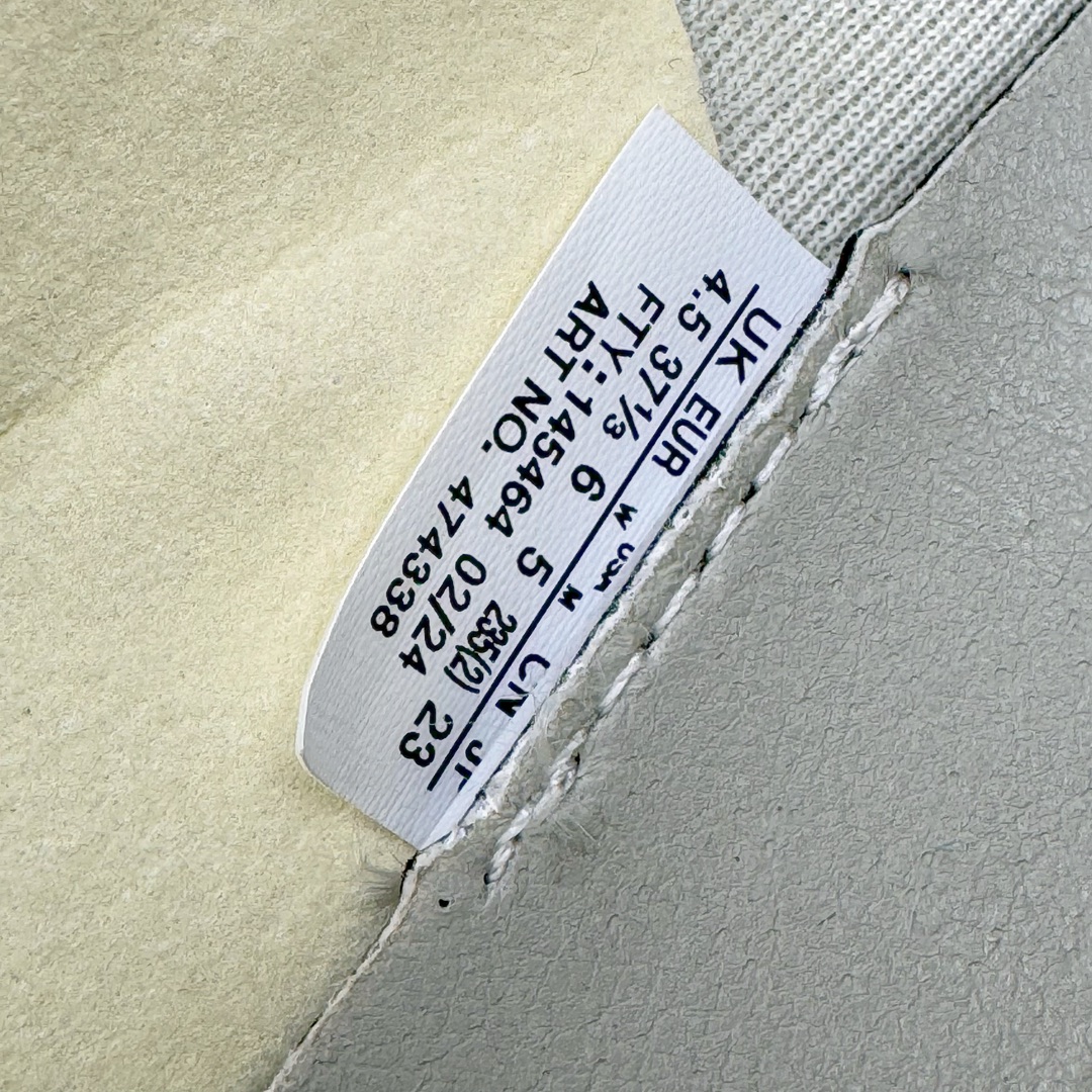 图片[11]-＃绿X/GX RX MARIE x SALOMON 萨洛蒙舒适減震耐磨低帮生活一脚蹬休闲鞋 在设计上向经典鞋款玛丽珍鞋致敬，其轮廓遵循尼龙搭扣玛丽珍鞋的经典外观。鞋底采用Salomon的Contagrip®技术，这种专利外底设计提供了卓越的抓地力和耐磨性，无论在城市街头还是户外小径上，都能自信行走。中底配备EVA缓震系统，有效吸收每一步的冲击力，减少长时间行走或站立带来的疲劳感。在功能上采用了网布透气鞋面，并配置了轻质 EVA 中底，融入了轻盈舒适的运动感（重量仅为237 克），使其成为一款户外恢复鞋，穿着它能提供长途徒步旅行后的舒适感。鞋带和扣带设计不仅增加了鞋款的时尚感，还方便调节松紧，确保每一位穿着者都能找到最合适的贴合度。透气性良好的鞋垫和内衬材质，保持双脚的干爽与舒适，让你在长时间穿着时也不会感到闷热。不仅在设计上兼顾了时尚和功能，还具备了广泛的适用性。无论是上班、购物、还是郊游，这款鞋都能胜任。其优雅的外观和强大的功能性，使其成为都市女性和户外爱好者的最佳选择。 尺码：36 36.5 37.5 38 38.5 39-选品中心