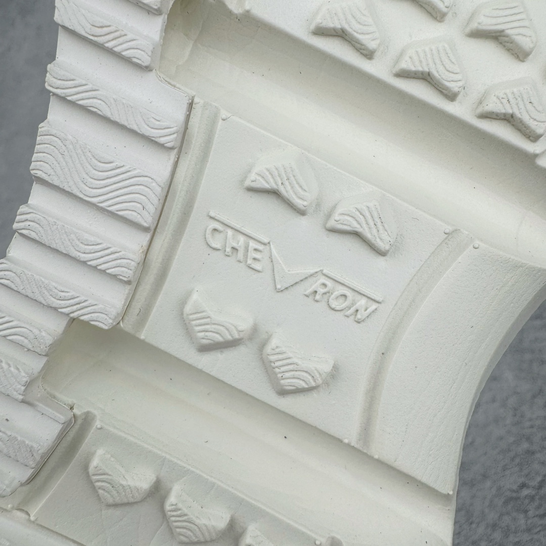 图片[18]-＃绿X/GX RX MARIE x SALOMON 萨洛蒙舒适減震耐磨低帮生活一脚蹬休闲鞋 在设计上向经典鞋款玛丽珍鞋致敬，其轮廓遵循尼龙搭扣玛丽珍鞋的经典外观。鞋底采用Salomon的Contagrip®技术，这种专利外底设计提供了卓越的抓地力和耐磨性，无论在城市街头还是户外小径上，都能自信行走。中底配备EVA缓震系统，有效吸收每一步的冲击力，减少长时间行走或站立带来的疲劳感。在功能上采用了网布透气鞋面，并配置了轻质 EVA 中底，融入了轻盈舒适的运动感（重量仅为237 克），使其成为一款户外恢复鞋，穿着它能提供长途徒步旅行后的舒适感。鞋带和扣带设计不仅增加了鞋款的时尚感，还方便调节松紧，确保每一位穿着者都能找到最合适的贴合度。透气性良好的鞋垫和内衬材质，保持双脚的干爽与舒适，让你在长时间穿着时也不会感到闷热。不仅在设计上兼顾了时尚和功能，还具备了广泛的适用性。无论是上班、购物、还是郊游，这款鞋都能胜任。其优雅的外观和强大的功能性，使其成为都市女性和户外爱好者的最佳选择。 尺码：36 36.5 37.5 38 38.5 39-选品中心