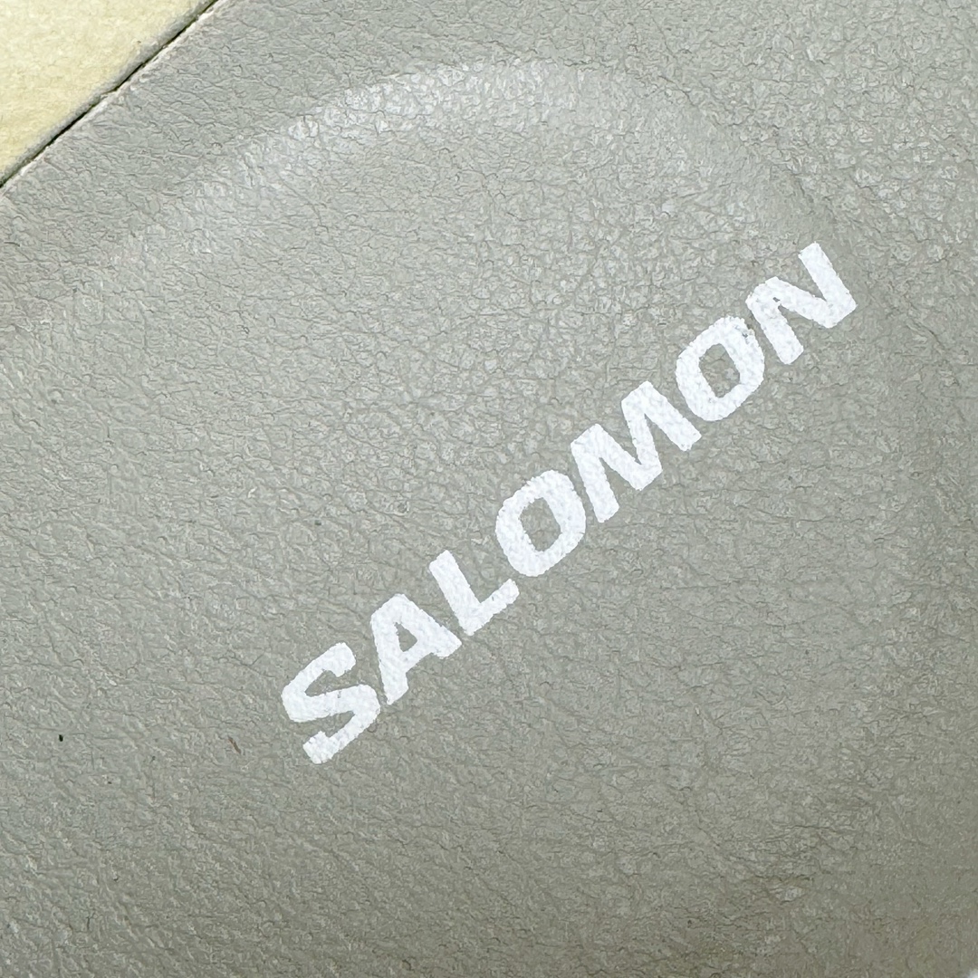 图片[10]-＃绿X/GX RX MARIE x SALOMON 萨洛蒙舒适減震耐磨低帮生活一脚蹬休闲鞋 在设计上向经典鞋款玛丽珍鞋致敬，其轮廓遵循尼龙搭扣玛丽珍鞋的经典外观。鞋底采用Salomon的Contagrip®技术，这种专利外底设计提供了卓越的抓地力和耐磨性，无论在城市街头还是户外小径上，都能自信行走。中底配备EVA缓震系统，有效吸收每一步的冲击力，减少长时间行走或站立带来的疲劳感。在功能上采用了网布透气鞋面，并配置了轻质 EVA 中底，融入了轻盈舒适的运动感（重量仅为237 克），使其成为一款户外恢复鞋，穿着它能提供长途徒步旅行后的舒适感。鞋带和扣带设计不仅增加了鞋款的时尚感，还方便调节松紧，确保每一位穿着者都能找到最合适的贴合度。透气性良好的鞋垫和内衬材质，保持双脚的干爽与舒适，让你在长时间穿着时也不会感到闷热。不仅在设计上兼顾了时尚和功能，还具备了广泛的适用性。无论是上班、购物、还是郊游，这款鞋都能胜任。其优雅的外观和强大的功能性，使其成为都市女性和户外爱好者的最佳选择。 尺码：36 36.5 37.5 38 38.5 39-选品中心