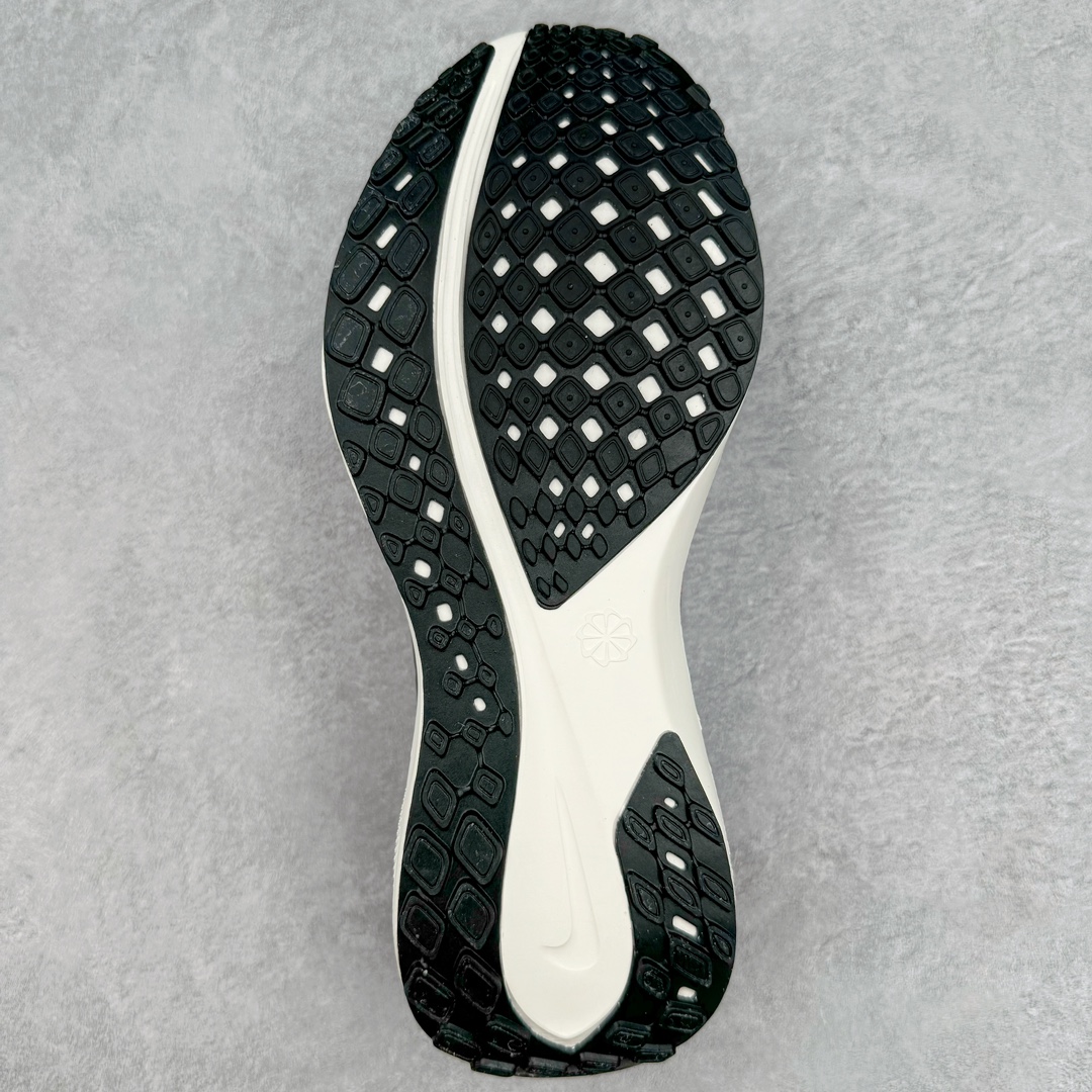 图片[9]-NK Zoom Pegasus 飞马41代马拉松系列网面透气缓震疾速跑鞋 拥有 Zoom Air 一如既往的稳定感和流畅感 鞋面采用工程网眼设计 为特定高热区域营造出色透气性 进一步增加鞋面的穿孔数量 让足部能够快速散热 中足搭配 Flywire 飞线 在高速运动时营造舒适稳定的贴合感 内置Zoon气垫加持 动力十足 货号：FN4932-401 尺码：36 36.5 37.5 38 38.5 39 40 40.5 41 42 42.5 43 44 44.5 45-选品中心