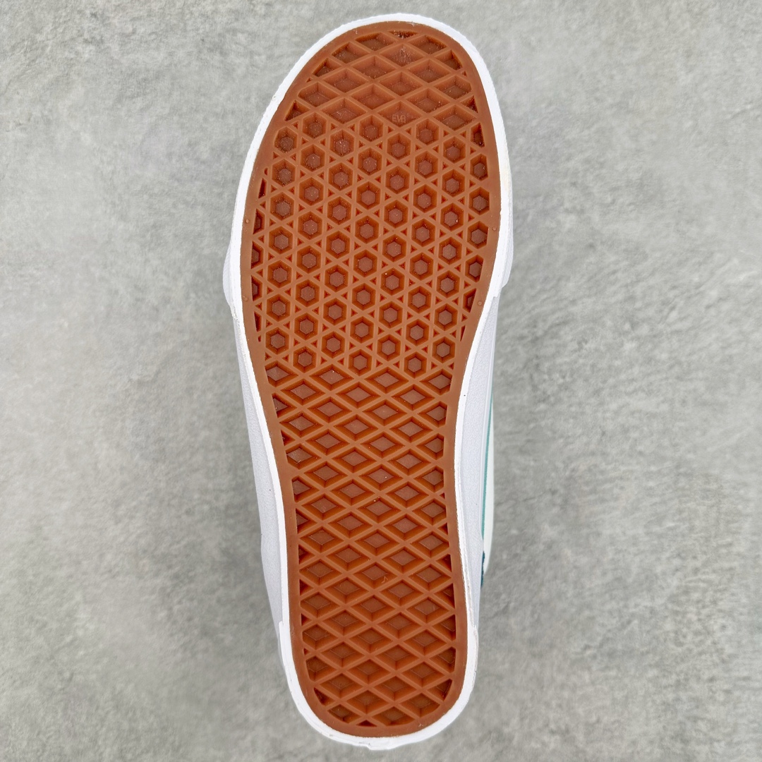 图片[9]-Vans Classics Knu Skool 范斯新款 新配色灰蓝面包鞋 Vans超火的土豆鞋，复古经典，鞋头放大、包边上移加厚、鞋舌加厚。Vans Classics 经典支线土豆鞋 Knu Skool 是完美的平替版，是大众争相追捧的 “面包鞋” 货号：VNOOOCSOBER 尺码：35 36 36.5 37 38 38.5 39 40 40.5 41 42 42.5 43 44 工艺：硫化1：1（重量1：1、真标、原钢印、材质标、鞋型标、合格证）-选品中心