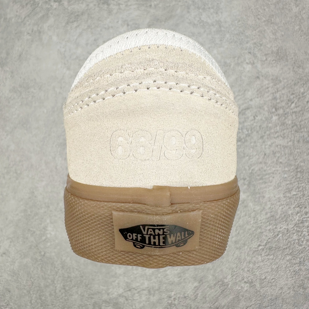 图片[8]-Vans Rowley Classics 米色 范斯官方 经典复古休闲滑板鞋 复古鞋型搭配全麂皮鞋身做工扎实 鞋两侧标志性Vans条纹Sidestripe 后跟压印数字“66/99”分表代表Vans品牌成立于1966和Rowley Pro诞生于1999 细节满满 货号：VN0009QJQJM 尺码：35 36 36.5 37 38 38.5 39 40 40.5 41 42 42.5 43 44-选品中心