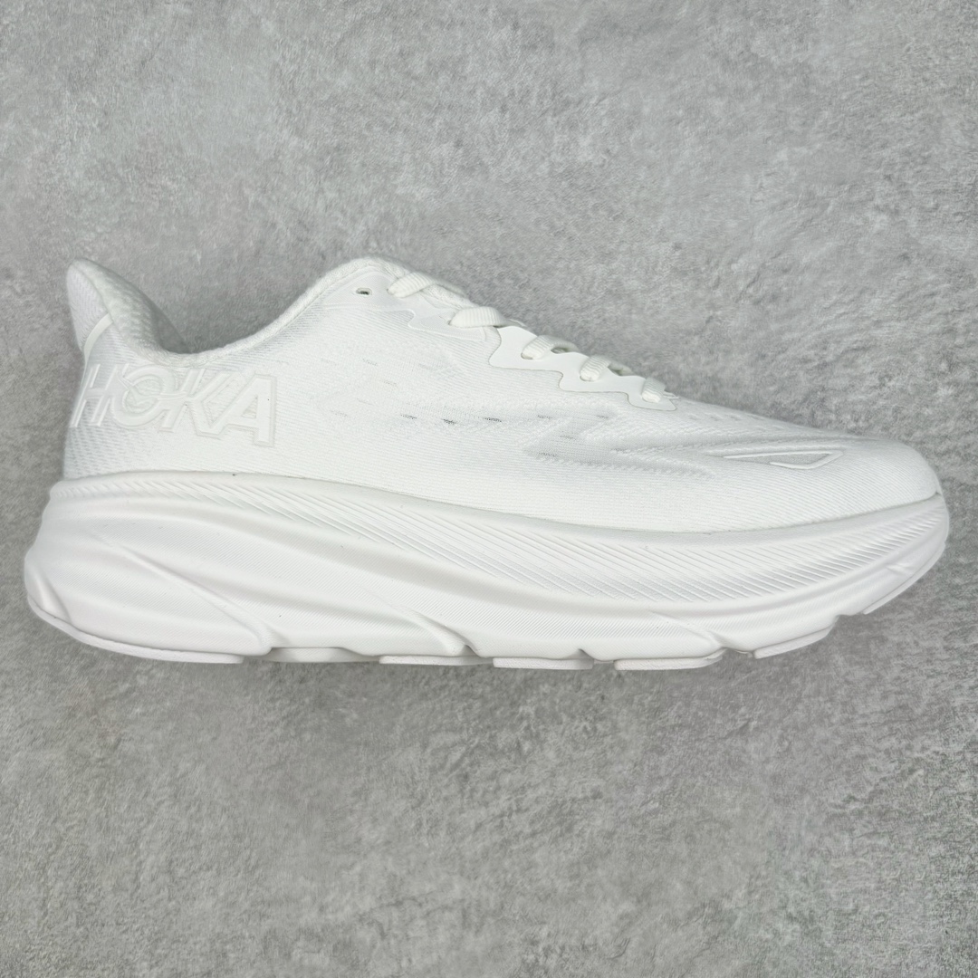 图片[5]-＃夏日福利特价 HOKA ONE ONE Clifton 克里夫顿9代专业性能减震公路跑步鞋 轻盈透气的针织网面和纱线的使用让鞋面更挺拔 增强鞋面的强度和支撑性能 搭配柔软的鞋舌 让双脚在舒适包裹中跑的更加畅快 全新泡棉中底 柔软的同时增强回弹性能 为不同跑者提供更平稳流畅的脚感 带来全面的缓冲保护 根据人体工程学设计的延长拉襟 后跟处弹软的海绵填充舒适固定 避免掉跟和摩擦 相比上一代光滑的内衬 Clifton 9的内衬增强了摩擦力 避免双脚在鞋内滑动 尺码：36 36.5 37.5 38 38.5 39 40 40.5 41 42 42.5 43 44 44.5 45-选品中心