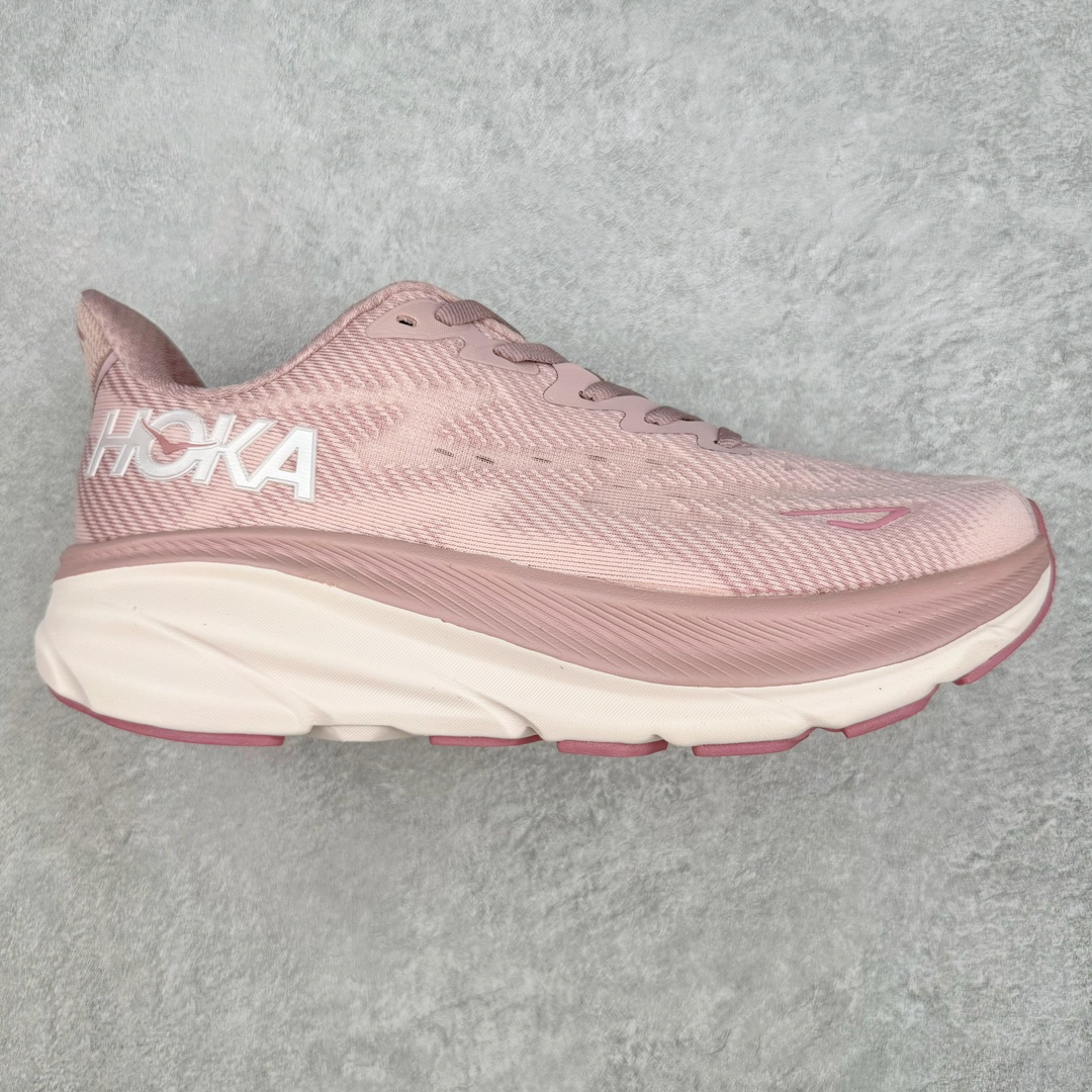 图片[7]-＃夏日福利特价 HOKA ONE ONE Clifton 克里夫顿9代专业性能减震公路跑步鞋 轻盈透气的针织网面和纱线的使用让鞋面更挺拔 增强鞋面的强度和支撑性能 搭配柔软的鞋舌 让双脚在舒适包裹中跑的更加畅快 全新泡棉中底 柔软的同时增强回弹性能 为不同跑者提供更平稳流畅的脚感 带来全面的缓冲保护 根据人体工程学设计的延长拉襟 后跟处弹软的海绵填充舒适固定 避免掉跟和摩擦 相比上一代光滑的内衬 Clifton 9的内衬增强了摩擦力 避免双脚在鞋内滑动 尺码：36 36.5 37.5 38 38.5 39 40 40.5 41 42 42.5 43 44 44.5 45-选品中心