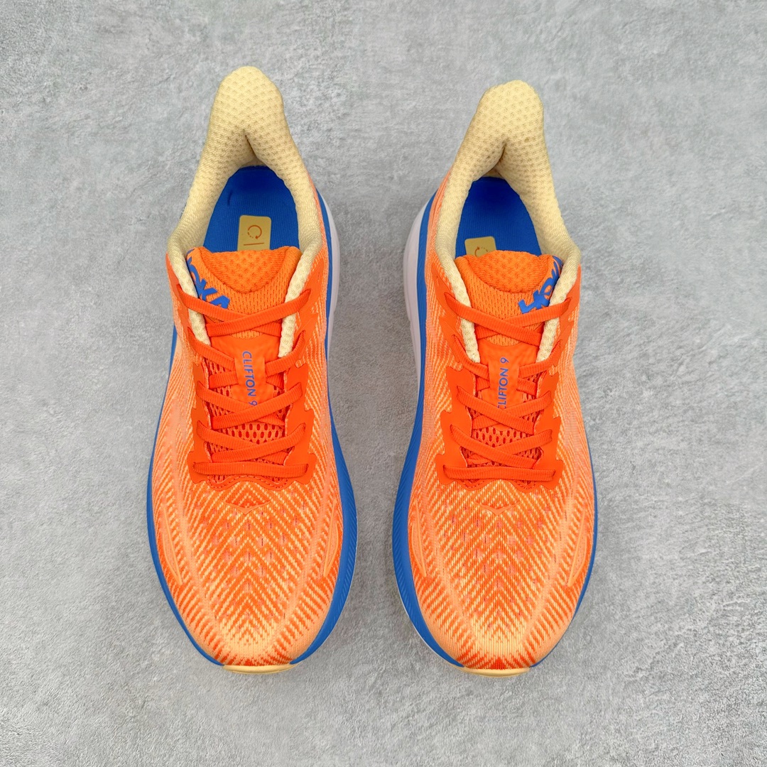 图片[2]-＃夏日福利特价 HOKA ONE ONE Clifton 克里夫顿9代专业性能减震公路跑步鞋 轻盈透气的针织网面和纱线的使用让鞋面更挺拔 增强鞋面的强度和支撑性能 搭配柔软的鞋舌 让双脚在舒适包裹中跑的更加畅快 全新泡棉中底 柔软的同时增强回弹性能 为不同跑者提供更平稳流畅的脚感 带来全面的缓冲保护 根据人体工程学设计的延长拉襟 后跟处弹软的海绵填充舒适固定 避免掉跟和摩擦 相比上一代光滑的内衬 Clifton 9的内衬增强了摩擦力 避免双脚在鞋内滑动 尺码：36 36.5 37.5 38 38.5 39 40 40.5 41 42 42.5 43 44 44.5 45-选品中心