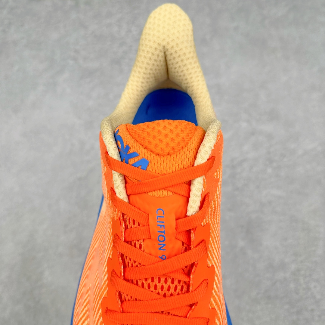 图片[5]-＃夏日福利特价 HOKA ONE ONE Clifton 克里夫顿9代专业性能减震公路跑步鞋 轻盈透气的针织网面和纱线的使用让鞋面更挺拔 增强鞋面的强度和支撑性能 搭配柔软的鞋舌 让双脚在舒适包裹中跑的更加畅快 全新泡棉中底 柔软的同时增强回弹性能 为不同跑者提供更平稳流畅的脚感 带来全面的缓冲保护 根据人体工程学设计的延长拉襟 后跟处弹软的海绵填充舒适固定 避免掉跟和摩擦 相比上一代光滑的内衬 Clifton 9的内衬增强了摩擦力 避免双脚在鞋内滑动 尺码：36 36.5 37.5 38 38.5 39 40 40.5 41 42 42.5 43 44 44.5 45-选品中心
