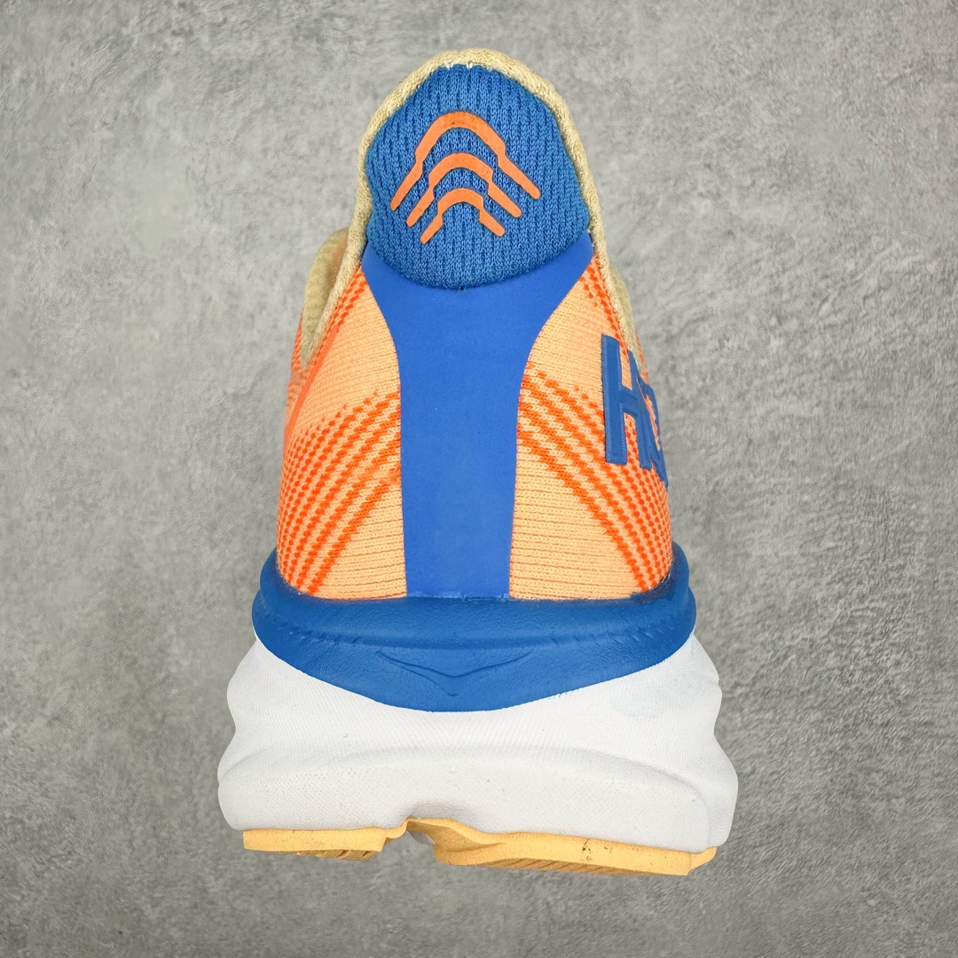 图片[8]-＃夏日福利特价 HOKA ONE ONE Clifton 克里夫顿9代专业性能减震公路跑步鞋 轻盈透气的针织网面和纱线的使用让鞋面更挺拔 增强鞋面的强度和支撑性能 搭配柔软的鞋舌 让双脚在舒适包裹中跑的更加畅快 全新泡棉中底 柔软的同时增强回弹性能 为不同跑者提供更平稳流畅的脚感 带来全面的缓冲保护 根据人体工程学设计的延长拉襟 后跟处弹软的海绵填充舒适固定 避免掉跟和摩擦 相比上一代光滑的内衬 Clifton 9的内衬增强了摩擦力 避免双脚在鞋内滑动 尺码：36 36.5 37.5 38 38.5 39 40 40.5 41 42 42.5 43 44 44.5 45-选品中心