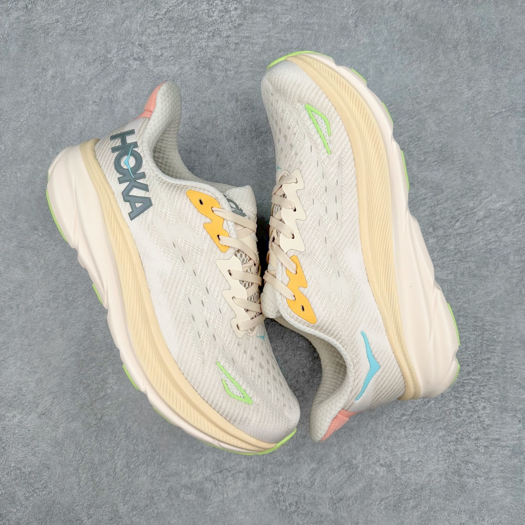 图片[3]-＃夏日福利特价 HOKA ONE ONE Clifton 克里夫顿9代专业性能减震公路跑步鞋 轻盈透气的针织网面和纱线的使用让鞋面更挺拔 增强鞋面的强度和支撑性能 搭配柔软的鞋舌 让双脚在舒适包裹中跑的更加畅快 全新泡棉中底 柔软的同时增强回弹性能 为不同跑者提供更平稳流畅的脚感 带来全面的缓冲保护 根据人体工程学设计的延长拉襟 后跟处弹软的海绵填充舒适固定 避免掉跟和摩擦 相比上一代光滑的内衬 Clifton 9的内衬增强了摩擦力 避免双脚在鞋内滑动 尺码：36 36.5 37.5 38 38.5 39 40 40.5 41 42 42.5 43 44 44.5 45-选品中心