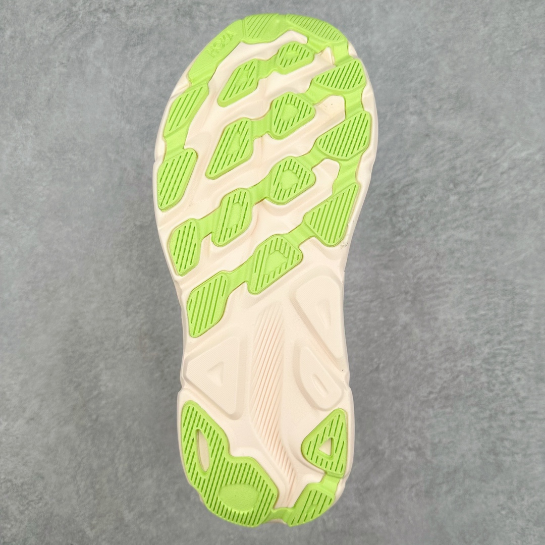 图片[9]-＃夏日福利特价 HOKA ONE ONE Clifton 克里夫顿9代专业性能减震公路跑步鞋 轻盈透气的针织网面和纱线的使用让鞋面更挺拔 增强鞋面的强度和支撑性能 搭配柔软的鞋舌 让双脚在舒适包裹中跑的更加畅快 全新泡棉中底 柔软的同时增强回弹性能 为不同跑者提供更平稳流畅的脚感 带来全面的缓冲保护 根据人体工程学设计的延长拉襟 后跟处弹软的海绵填充舒适固定 避免掉跟和摩擦 相比上一代光滑的内衬 Clifton 9的内衬增强了摩擦力 避免双脚在鞋内滑动 尺码：36 36.5 37.5 38 38.5 39 40 40.5 41 42 42.5 43 44 44.5 45-选品中心