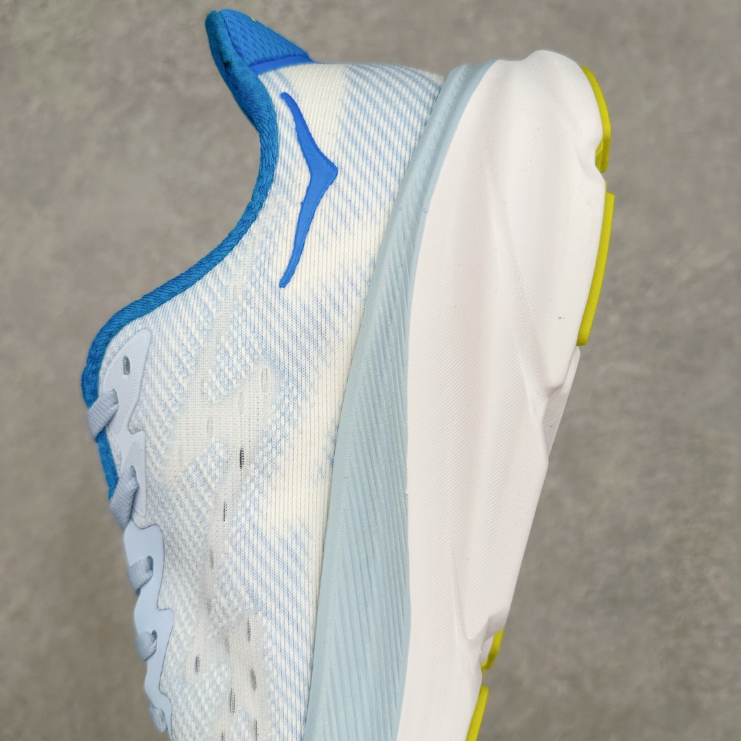 图片[7]-＃夏日福利特价 HOKA ONE ONE Clifton 克里夫顿9代专业性能减震公路跑步鞋 轻盈透气的针织网面和纱线的使用让鞋面更挺拔 增强鞋面的强度和支撑性能 搭配柔软的鞋舌 让双脚在舒适包裹中跑的更加畅快 全新泡棉中底 柔软的同时增强回弹性能 为不同跑者提供更平稳流畅的脚感 带来全面的缓冲保护 根据人体工程学设计的延长拉襟 后跟处弹软的海绵填充舒适固定 避免掉跟和摩擦 相比上一代光滑的内衬 Clifton 9的内衬增强了摩擦力 避免双脚在鞋内滑动 尺码：36 36.5 37.5 38 38.5 39 40 40.5 41 42 42.5 43 44 44.5 45-选品中心