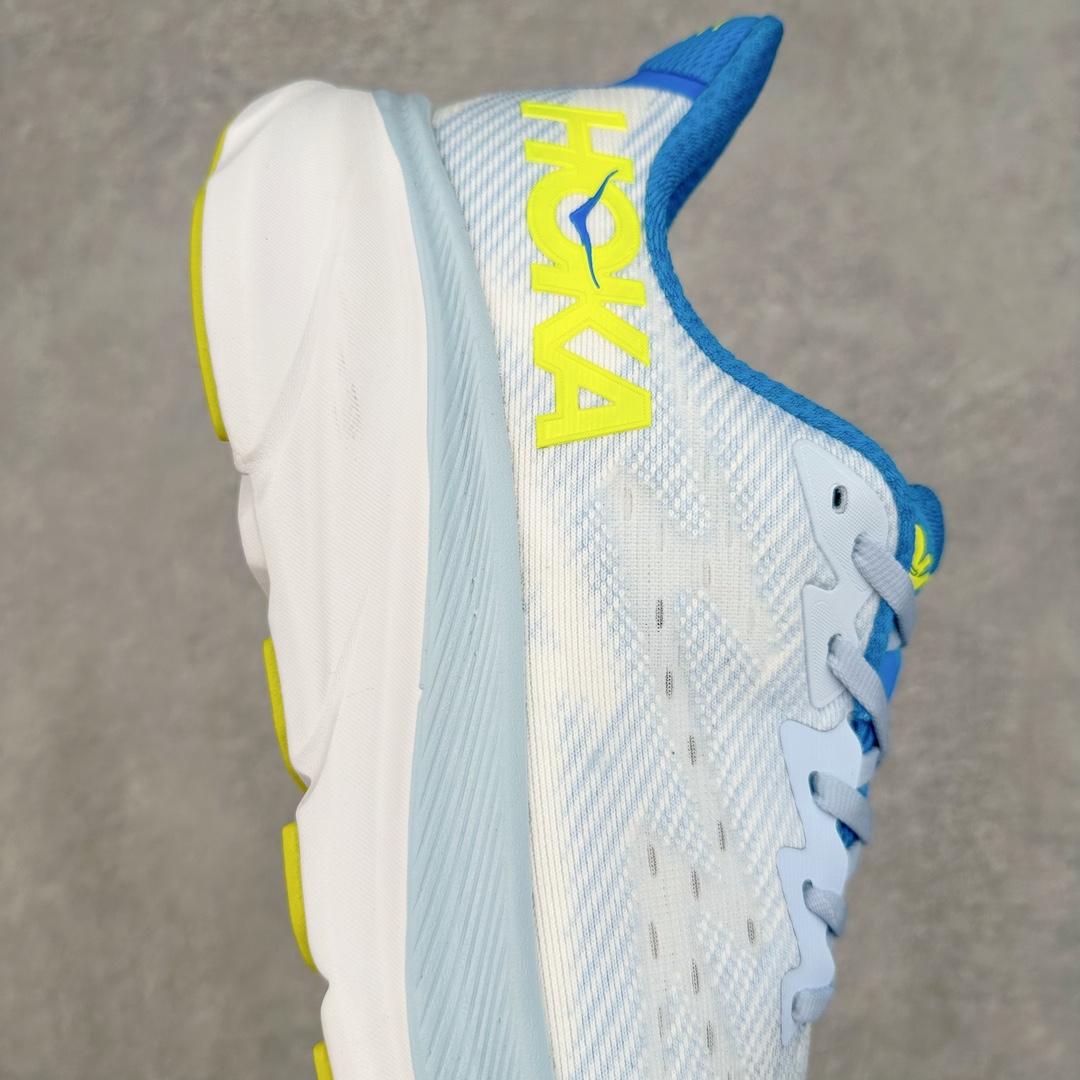 图片[6]-＃夏日福利特价 HOKA ONE ONE Clifton 克里夫顿9代专业性能减震公路跑步鞋 轻盈透气的针织网面和纱线的使用让鞋面更挺拔 增强鞋面的强度和支撑性能 搭配柔软的鞋舌 让双脚在舒适包裹中跑的更加畅快 全新泡棉中底 柔软的同时增强回弹性能 为不同跑者提供更平稳流畅的脚感 带来全面的缓冲保护 根据人体工程学设计的延长拉襟 后跟处弹软的海绵填充舒适固定 避免掉跟和摩擦 相比上一代光滑的内衬 Clifton 9的内衬增强了摩擦力 避免双脚在鞋内滑动 尺码：36 36.5 37.5 38 38.5 39 40 40.5 41 42 42.5 43 44 44.5 45-选品中心