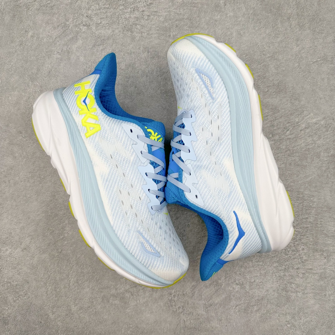 图片[3]-＃夏日福利特价 HOKA ONE ONE Clifton 克里夫顿9代专业性能减震公路跑步鞋 轻盈透气的针织网面和纱线的使用让鞋面更挺拔 增强鞋面的强度和支撑性能 搭配柔软的鞋舌 让双脚在舒适包裹中跑的更加畅快 全新泡棉中底 柔软的同时增强回弹性能 为不同跑者提供更平稳流畅的脚感 带来全面的缓冲保护 根据人体工程学设计的延长拉襟 后跟处弹软的海绵填充舒适固定 避免掉跟和摩擦 相比上一代光滑的内衬 Clifton 9的内衬增强了摩擦力 避免双脚在鞋内滑动 尺码：36 36.5 37.5 38 38.5 39 40 40.5 41 42 42.5 43 44 44.5 45-选品中心