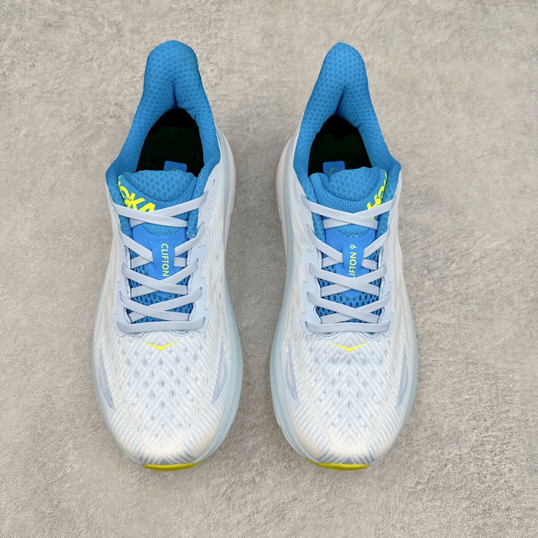 图片[2]-＃夏日福利特价 HOKA ONE ONE Clifton 克里夫顿9代专业性能减震公路跑步鞋 轻盈透气的针织网面和纱线的使用让鞋面更挺拔 增强鞋面的强度和支撑性能 搭配柔软的鞋舌 让双脚在舒适包裹中跑的更加畅快 全新泡棉中底 柔软的同时增强回弹性能 为不同跑者提供更平稳流畅的脚感 带来全面的缓冲保护 根据人体工程学设计的延长拉襟 后跟处弹软的海绵填充舒适固定 避免掉跟和摩擦 相比上一代光滑的内衬 Clifton 9的内衬增强了摩擦力 避免双脚在鞋内滑动 尺码：36 36.5 37.5 38 38.5 39 40 40.5 41 42 42.5 43 44 44.5 45-选品中心