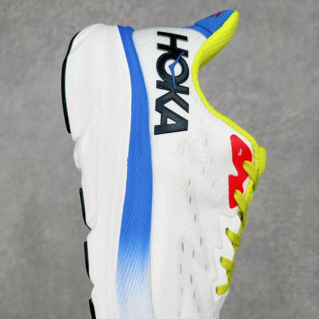 图片[6]-＃夏日福利特价 HOKA ONE ONE Clifton 克里夫顿9代专业性能减震公路跑步鞋 轻盈透气的针织网面和纱线的使用让鞋面更挺拔 增强鞋面的强度和支撑性能 搭配柔软的鞋舌 让双脚在舒适包裹中跑的更加畅快 全新泡棉中底 柔软的同时增强回弹性能 为不同跑者提供更平稳流畅的脚感 带来全面的缓冲保护 根据人体工程学设计的延长拉襟 后跟处弹软的海绵填充舒适固定 避免掉跟和摩擦 相比上一代光滑的内衬 Clifton 9的内衬增强了摩擦力 避免双脚在鞋内滑动 尺码：36 36.5 37.5 38 38.5 39 40 40.5 41 42 42.5 43 44 44.5 45-选品中心