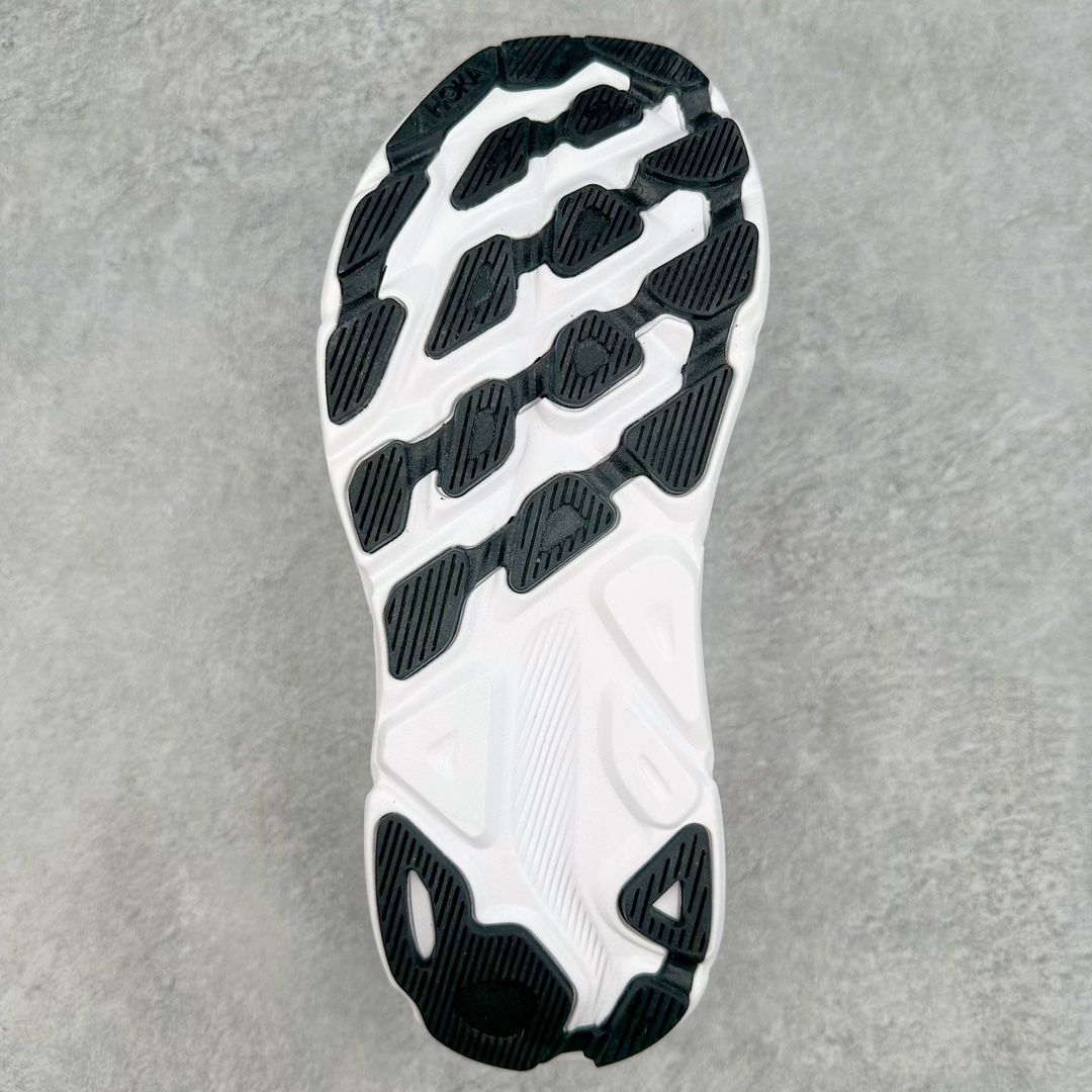 图片[9]-＃夏日福利特价 HOKA ONE ONE Clifton 克里夫顿9代专业性能减震公路跑步鞋 轻盈透气的针织网面和纱线的使用让鞋面更挺拔 增强鞋面的强度和支撑性能 搭配柔软的鞋舌 让双脚在舒适包裹中跑的更加畅快 全新泡棉中底 柔软的同时增强回弹性能 为不同跑者提供更平稳流畅的脚感 带来全面的缓冲保护 根据人体工程学设计的延长拉襟 后跟处弹软的海绵填充舒适固定 避免掉跟和摩擦 相比上一代光滑的内衬 Clifton 9的内衬增强了摩擦力 避免双脚在鞋内滑动 尺码：36 36.5 37.5 38 38.5 39 40 40.5 41 42 42.5 43 44 44.5 45-选品中心