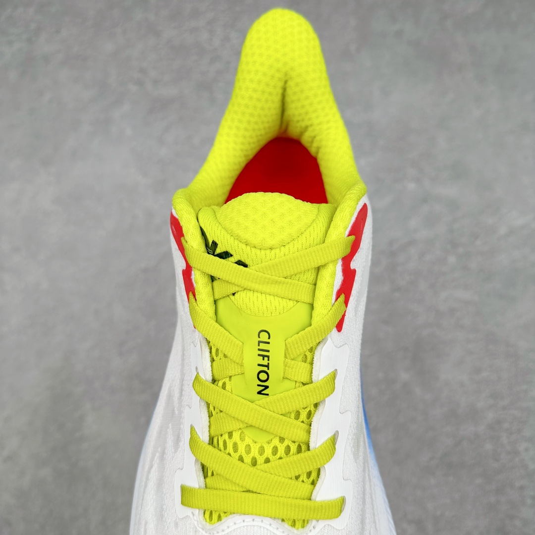 图片[5]-＃夏日福利特价 HOKA ONE ONE Clifton 克里夫顿9代专业性能减震公路跑步鞋 轻盈透气的针织网面和纱线的使用让鞋面更挺拔 增强鞋面的强度和支撑性能 搭配柔软的鞋舌 让双脚在舒适包裹中跑的更加畅快 全新泡棉中底 柔软的同时增强回弹性能 为不同跑者提供更平稳流畅的脚感 带来全面的缓冲保护 根据人体工程学设计的延长拉襟 后跟处弹软的海绵填充舒适固定 避免掉跟和摩擦 相比上一代光滑的内衬 Clifton 9的内衬增强了摩擦力 避免双脚在鞋内滑动 尺码：36 36.5 37.5 38 38.5 39 40 40.5 41 42 42.5 43 44 44.5 45-选品中心