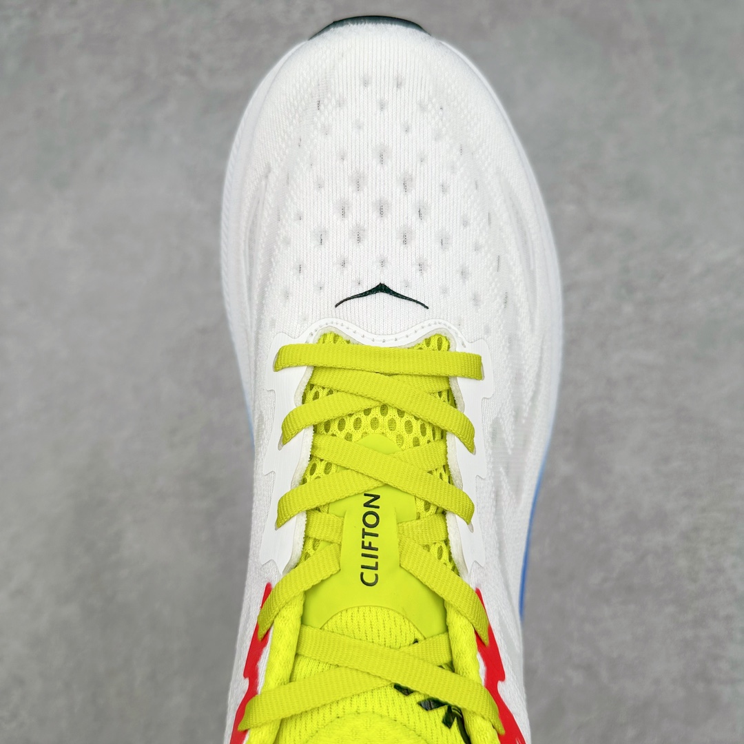 图片[4]-＃夏日福利特价 HOKA ONE ONE Clifton 克里夫顿9代专业性能减震公路跑步鞋 轻盈透气的针织网面和纱线的使用让鞋面更挺拔 增强鞋面的强度和支撑性能 搭配柔软的鞋舌 让双脚在舒适包裹中跑的更加畅快 全新泡棉中底 柔软的同时增强回弹性能 为不同跑者提供更平稳流畅的脚感 带来全面的缓冲保护 根据人体工程学设计的延长拉襟 后跟处弹软的海绵填充舒适固定 避免掉跟和摩擦 相比上一代光滑的内衬 Clifton 9的内衬增强了摩擦力 避免双脚在鞋内滑动 尺码：36 36.5 37.5 38 38.5 39 40 40.5 41 42 42.5 43 44 44.5 45-选品中心