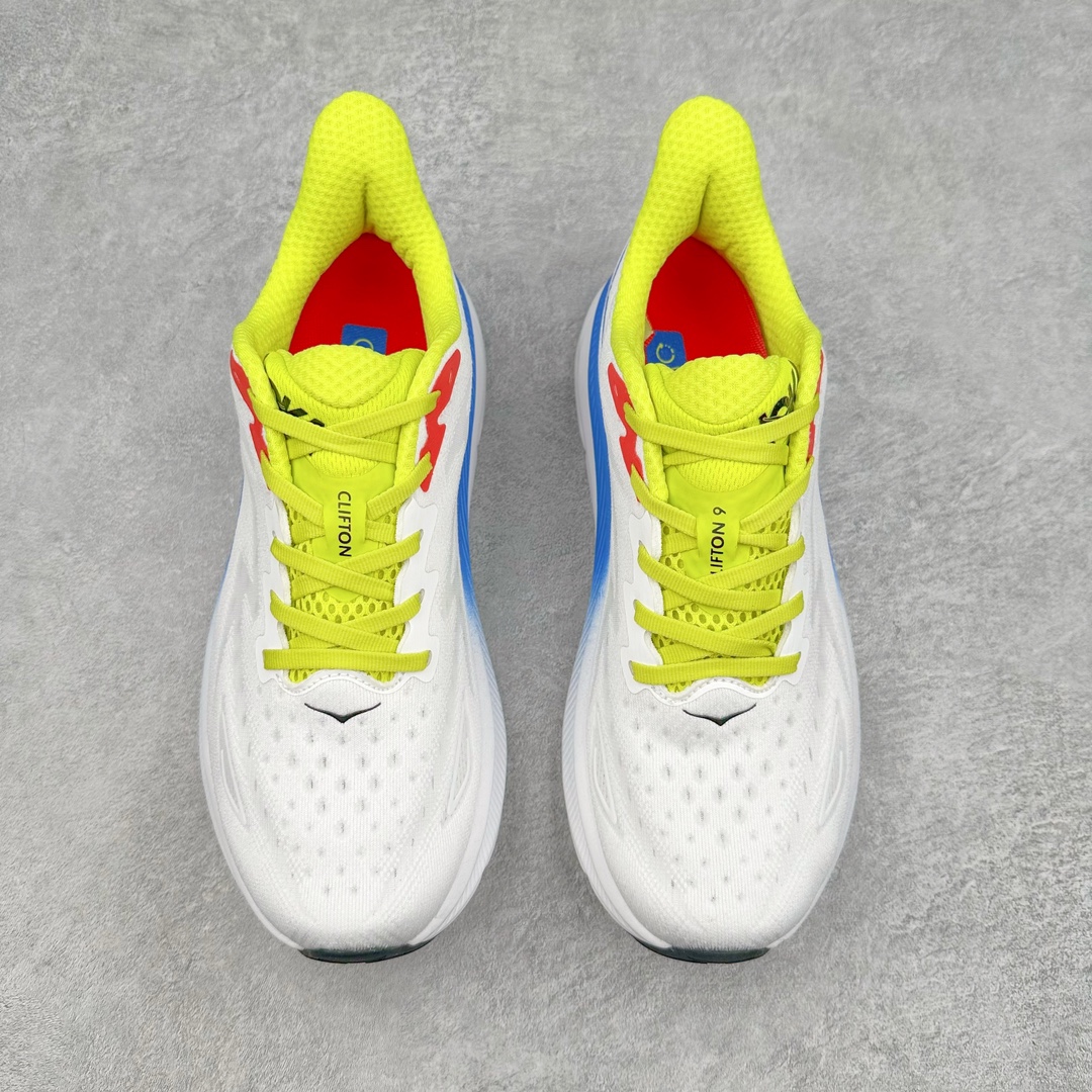 图片[2]-＃夏日福利特价 HOKA ONE ONE Clifton 克里夫顿9代专业性能减震公路跑步鞋 轻盈透气的针织网面和纱线的使用让鞋面更挺拔 增强鞋面的强度和支撑性能 搭配柔软的鞋舌 让双脚在舒适包裹中跑的更加畅快 全新泡棉中底 柔软的同时增强回弹性能 为不同跑者提供更平稳流畅的脚感 带来全面的缓冲保护 根据人体工程学设计的延长拉襟 后跟处弹软的海绵填充舒适固定 避免掉跟和摩擦 相比上一代光滑的内衬 Clifton 9的内衬增强了摩擦力 避免双脚在鞋内滑动 尺码：36 36.5 37.5 38 38.5 39 40 40.5 41 42 42.5 43 44 44.5 45-选品中心