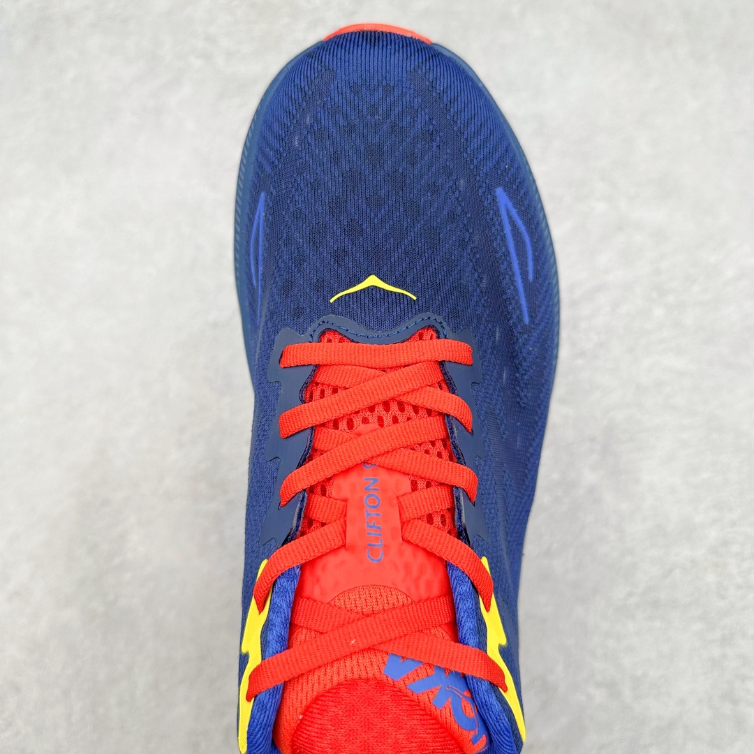 图片[4]-＃夏日福利特价 HOKA ONE ONE Clifton 克里夫顿9代专业性能减震公路跑步鞋 轻盈透气的针织网面和纱线的使用让鞋面更挺拔 增强鞋面的强度和支撑性能 搭配柔软的鞋舌 让双脚在舒适包裹中跑的更加畅快 全新泡棉中底 柔软的同时增强回弹性能 为不同跑者提供更平稳流畅的脚感 带来全面的缓冲保护 根据人体工程学设计的延长拉襟 后跟处弹软的海绵填充舒适固定 避免掉跟和摩擦 相比上一代光滑的内衬 Clifton 9的内衬增强了摩擦力 避免双脚在鞋内滑动 尺码：36 36.5 37.5 38 38.5 39 40 40.5 41 42 42.5 43 44 44.5 45-选品中心