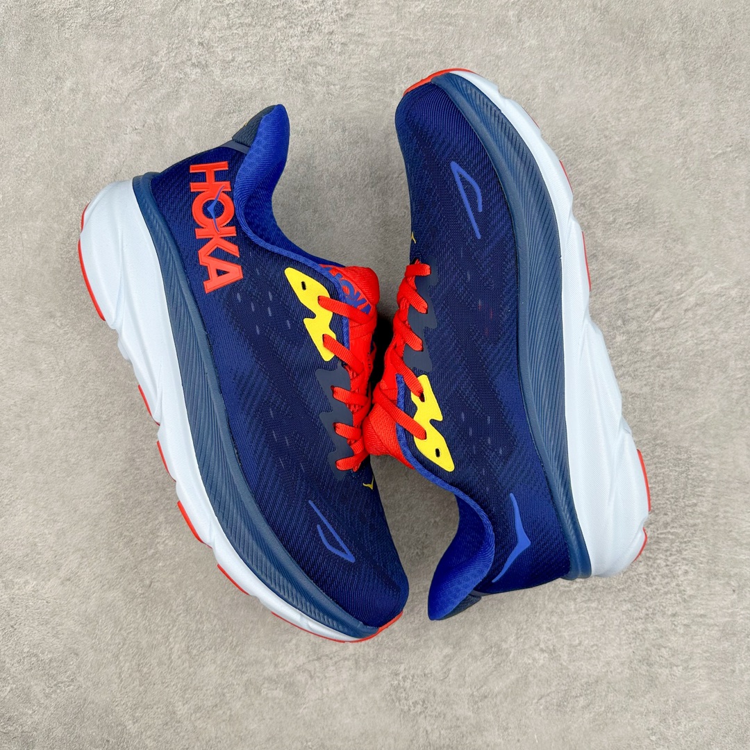 图片[3]-＃夏日福利特价 HOKA ONE ONE Clifton 克里夫顿9代专业性能减震公路跑步鞋 轻盈透气的针织网面和纱线的使用让鞋面更挺拔 增强鞋面的强度和支撑性能 搭配柔软的鞋舌 让双脚在舒适包裹中跑的更加畅快 全新泡棉中底 柔软的同时增强回弹性能 为不同跑者提供更平稳流畅的脚感 带来全面的缓冲保护 根据人体工程学设计的延长拉襟 后跟处弹软的海绵填充舒适固定 避免掉跟和摩擦 相比上一代光滑的内衬 Clifton 9的内衬增强了摩擦力 避免双脚在鞋内滑动 尺码：36 36.5 37.5 38 38.5 39 40 40.5 41 42 42.5 43 44 44.5 45-选品中心