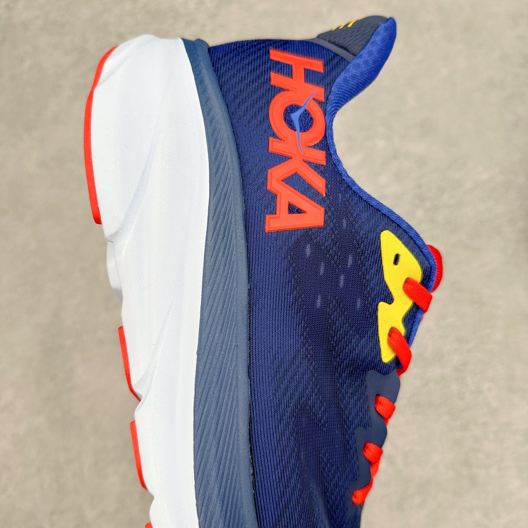 图片[6]-＃夏日福利特价 HOKA ONE ONE Clifton 克里夫顿9代专业性能减震公路跑步鞋 轻盈透气的针织网面和纱线的使用让鞋面更挺拔 增强鞋面的强度和支撑性能 搭配柔软的鞋舌 让双脚在舒适包裹中跑的更加畅快 全新泡棉中底 柔软的同时增强回弹性能 为不同跑者提供更平稳流畅的脚感 带来全面的缓冲保护 根据人体工程学设计的延长拉襟 后跟处弹软的海绵填充舒适固定 避免掉跟和摩擦 相比上一代光滑的内衬 Clifton 9的内衬增强了摩擦力 避免双脚在鞋内滑动 尺码：36 36.5 37.5 38 38.5 39 40 40.5 41 42 42.5 43 44 44.5 45-选品中心