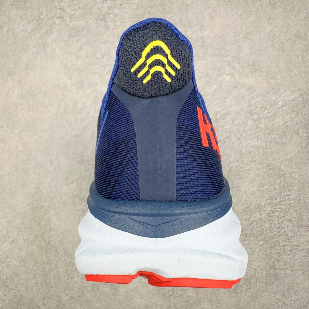 图片[8]-＃夏日福利特价 HOKA ONE ONE Clifton 克里夫顿9代专业性能减震公路跑步鞋 轻盈透气的针织网面和纱线的使用让鞋面更挺拔 增强鞋面的强度和支撑性能 搭配柔软的鞋舌 让双脚在舒适包裹中跑的更加畅快 全新泡棉中底 柔软的同时增强回弹性能 为不同跑者提供更平稳流畅的脚感 带来全面的缓冲保护 根据人体工程学设计的延长拉襟 后跟处弹软的海绵填充舒适固定 避免掉跟和摩擦 相比上一代光滑的内衬 Clifton 9的内衬增强了摩擦力 避免双脚在鞋内滑动 尺码：36 36.5 37.5 38 38.5 39 40 40.5 41 42 42.5 43 44 44.5 45-选品中心