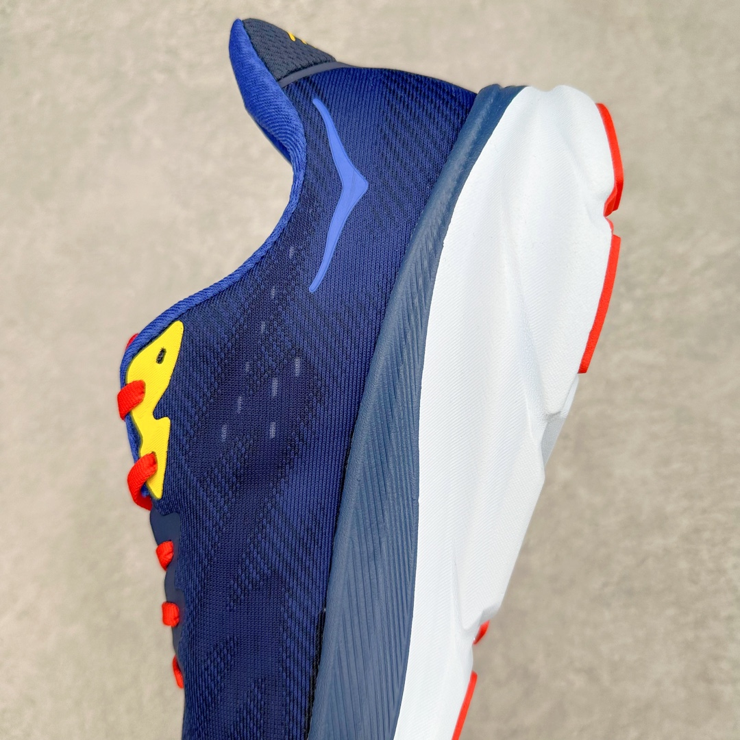 图片[7]-＃夏日福利特价 HOKA ONE ONE Clifton 克里夫顿9代专业性能减震公路跑步鞋 轻盈透气的针织网面和纱线的使用让鞋面更挺拔 增强鞋面的强度和支撑性能 搭配柔软的鞋舌 让双脚在舒适包裹中跑的更加畅快 全新泡棉中底 柔软的同时增强回弹性能 为不同跑者提供更平稳流畅的脚感 带来全面的缓冲保护 根据人体工程学设计的延长拉襟 后跟处弹软的海绵填充舒适固定 避免掉跟和摩擦 相比上一代光滑的内衬 Clifton 9的内衬增强了摩擦力 避免双脚在鞋内滑动 尺码：36 36.5 37.5 38 38.5 39 40 40.5 41 42 42.5 43 44 44.5 45-选品中心