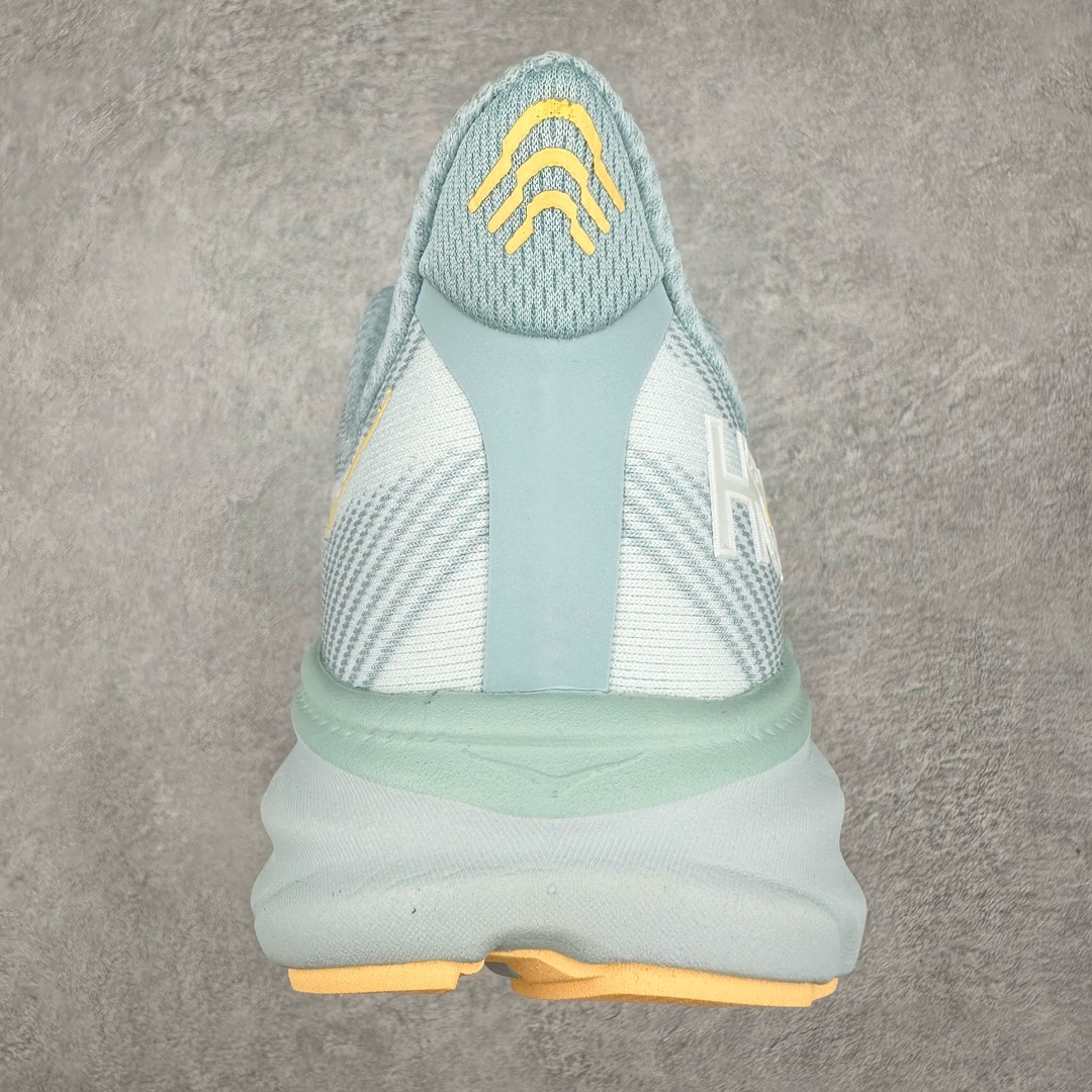 图片[8]-＃夏日福利特价 HOKA ONE ONE Clifton 克里夫顿9代专业性能减震公路跑步鞋 轻盈透气的针织网面和纱线的使用让鞋面更挺拔 增强鞋面的强度和支撑性能 搭配柔软的鞋舌 让双脚在舒适包裹中跑的更加畅快 全新泡棉中底 柔软的同时增强回弹性能 为不同跑者提供更平稳流畅的脚感 带来全面的缓冲保护 根据人体工程学设计的延长拉襟 后跟处弹软的海绵填充舒适固定 避免掉跟和摩擦 相比上一代光滑的内衬 Clifton 9的内衬增强了摩擦力 避免双脚在鞋内滑动 尺码：36 36.5 37.5 38 38.5 39 40 40.5 41 42 42.5 43 44 44.5 45-选品中心