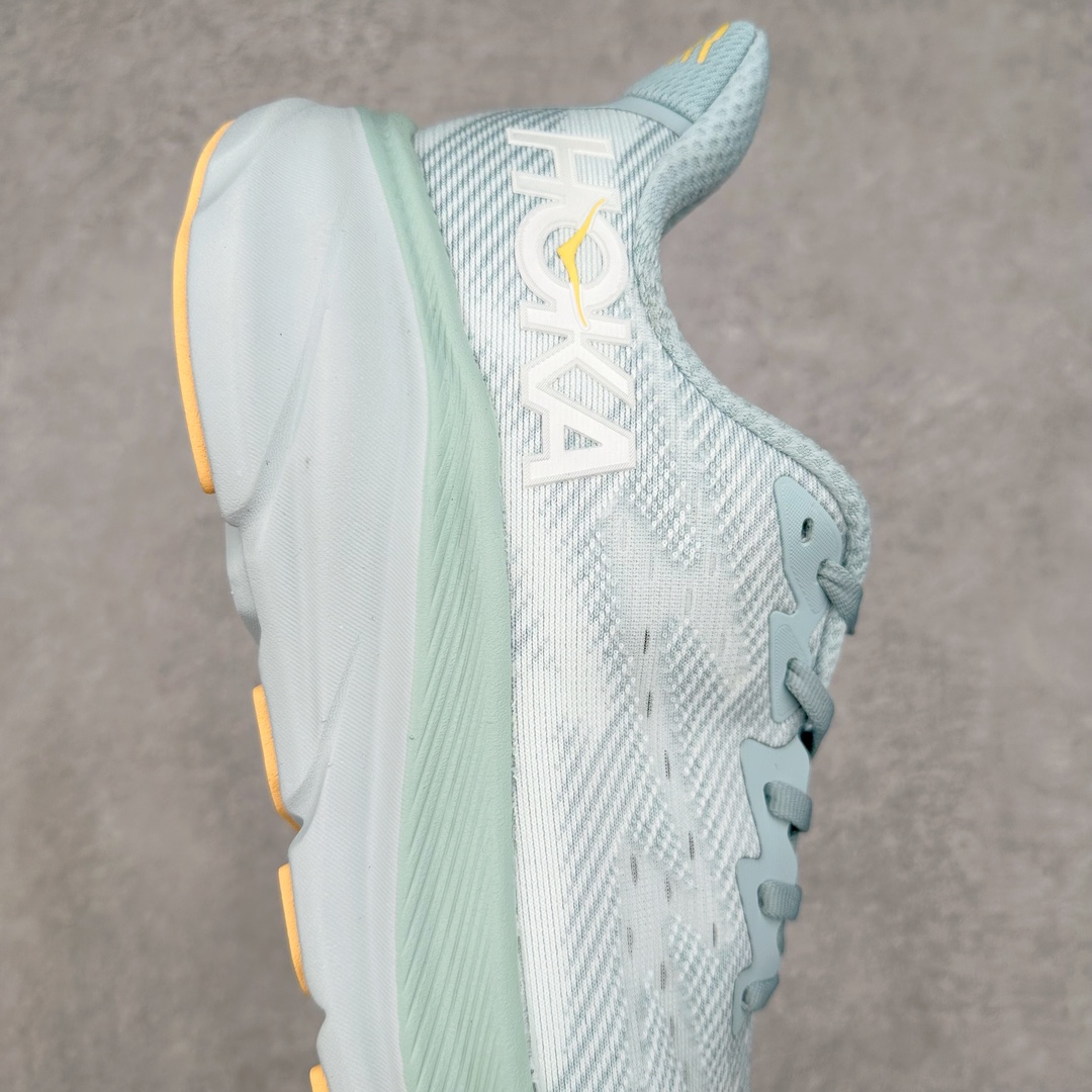 图片[6]-＃夏日福利特价 HOKA ONE ONE Clifton 克里夫顿9代专业性能减震公路跑步鞋 轻盈透气的针织网面和纱线的使用让鞋面更挺拔 增强鞋面的强度和支撑性能 搭配柔软的鞋舌 让双脚在舒适包裹中跑的更加畅快 全新泡棉中底 柔软的同时增强回弹性能 为不同跑者提供更平稳流畅的脚感 带来全面的缓冲保护 根据人体工程学设计的延长拉襟 后跟处弹软的海绵填充舒适固定 避免掉跟和摩擦 相比上一代光滑的内衬 Clifton 9的内衬增强了摩擦力 避免双脚在鞋内滑动 尺码：36 36.5 37.5 38 38.5 39 40 40.5 41 42 42.5 43 44 44.5 45-选品中心