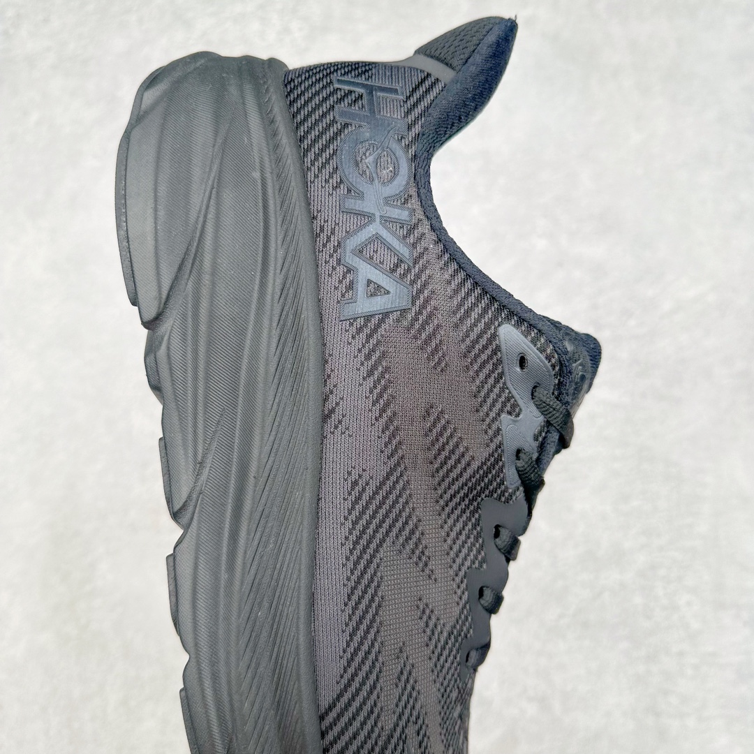 图片[6]-＃夏日福利特价 HOKA ONE ONE Clifton 克里夫顿9代专业性能减震公路跑步鞋 轻盈透气的针织网面和纱线的使用让鞋面更挺拔 增强鞋面的强度和支撑性能 搭配柔软的鞋舌 让双脚在舒适包裹中跑的更加畅快 全新泡棉中底 柔软的同时增强回弹性能 为不同跑者提供更平稳流畅的脚感 带来全面的缓冲保护 根据人体工程学设计的延长拉襟 后跟处弹软的海绵填充舒适固定 避免掉跟和摩擦 相比上一代光滑的内衬 Clifton 9的内衬增强了摩擦力 避免双脚在鞋内滑动 尺码：36 36.5 37.5 38 38.5 39 40 40.5 41 42 42.5 43 44 44.5 45-选品中心