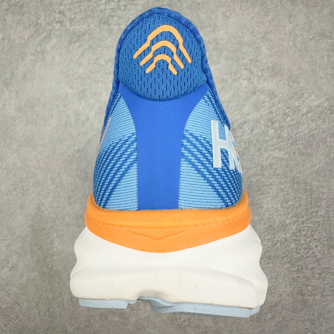 图片[8]-＃夏日福利特价 HOKA ONE ONE Clifton 克里夫顿9代专业性能减震公路跑步鞋 轻盈透气的针织网面和纱线的使用让鞋面更挺拔 增强鞋面的强度和支撑性能 搭配柔软的鞋舌 让双脚在舒适包裹中跑的更加畅快 全新泡棉中底 柔软的同时增强回弹性能 为不同跑者提供更平稳流畅的脚感 带来全面的缓冲保护 根据人体工程学设计的延长拉襟 后跟处弹软的海绵填充舒适固定 避免掉跟和摩擦 相比上一代光滑的内衬 Clifton 9的内衬增强了摩擦力 避免双脚在鞋内滑动 尺码：36 36.5 37.5 38 38.5 39 40 40.5 41 42 42.5 43 44 44.5 45-选品中心