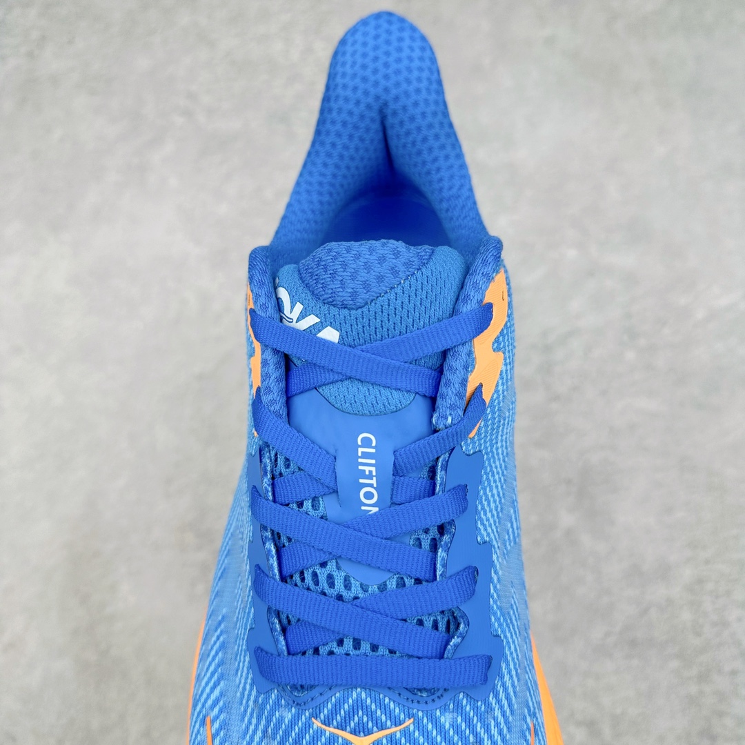 图片[5]-＃夏日福利特价 HOKA ONE ONE Clifton 克里夫顿9代专业性能减震公路跑步鞋 轻盈透气的针织网面和纱线的使用让鞋面更挺拔 增强鞋面的强度和支撑性能 搭配柔软的鞋舌 让双脚在舒适包裹中跑的更加畅快 全新泡棉中底 柔软的同时增强回弹性能 为不同跑者提供更平稳流畅的脚感 带来全面的缓冲保护 根据人体工程学设计的延长拉襟 后跟处弹软的海绵填充舒适固定 避免掉跟和摩擦 相比上一代光滑的内衬 Clifton 9的内衬增强了摩擦力 避免双脚在鞋内滑动 尺码：36 36.5 37.5 38 38.5 39 40 40.5 41 42 42.5 43 44 44.5 45-选品中心