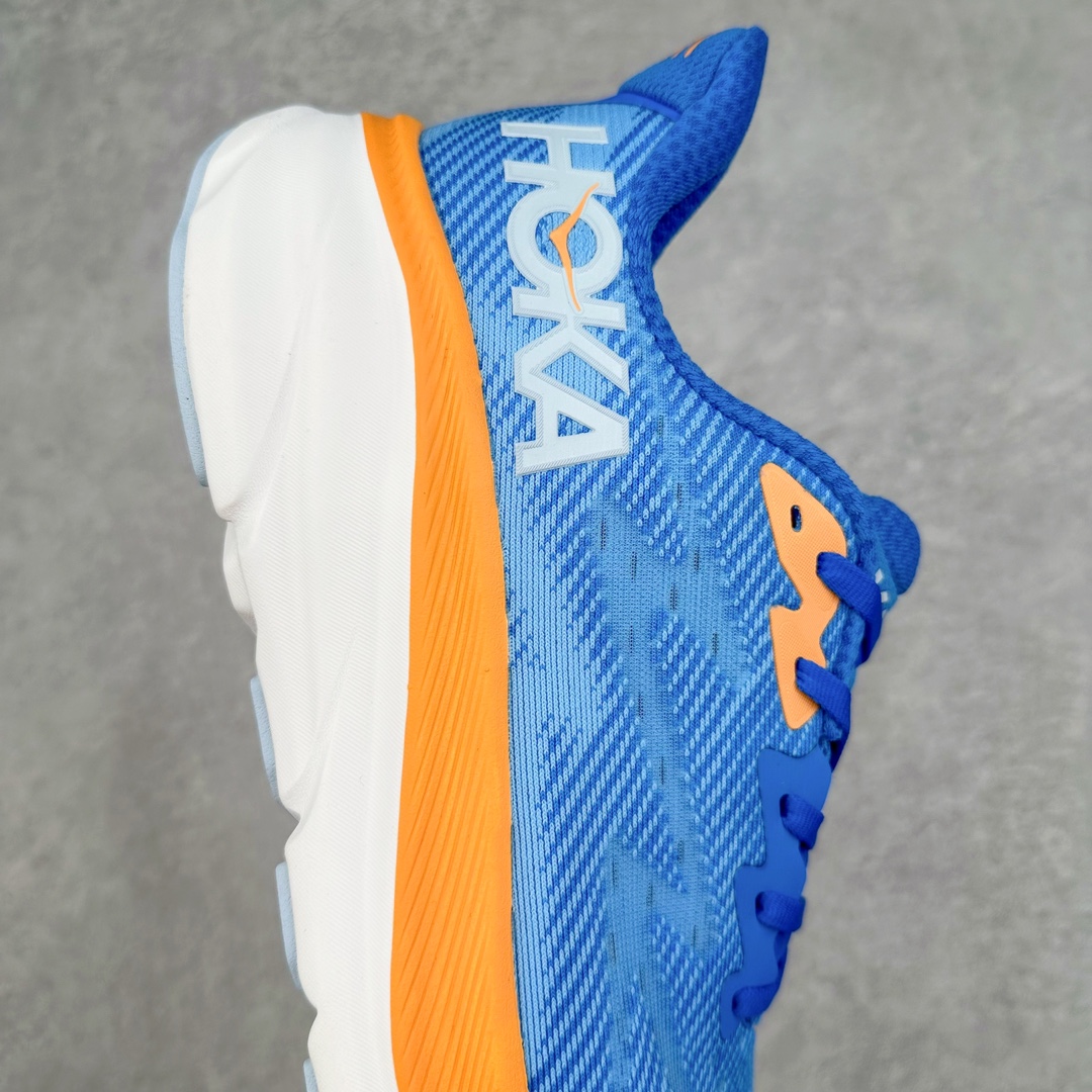 图片[6]-＃夏日福利特价 HOKA ONE ONE Clifton 克里夫顿9代专业性能减震公路跑步鞋 轻盈透气的针织网面和纱线的使用让鞋面更挺拔 增强鞋面的强度和支撑性能 搭配柔软的鞋舌 让双脚在舒适包裹中跑的更加畅快 全新泡棉中底 柔软的同时增强回弹性能 为不同跑者提供更平稳流畅的脚感 带来全面的缓冲保护 根据人体工程学设计的延长拉襟 后跟处弹软的海绵填充舒适固定 避免掉跟和摩擦 相比上一代光滑的内衬 Clifton 9的内衬增强了摩擦力 避免双脚在鞋内滑动 尺码：36 36.5 37.5 38 38.5 39 40 40.5 41 42 42.5 43 44 44.5 45-选品中心