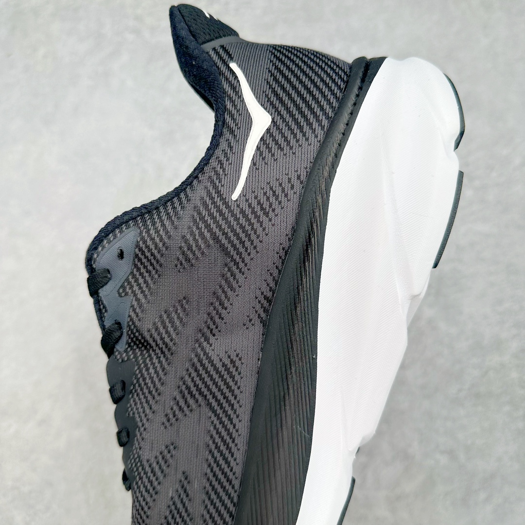 图片[7]-＃夏日福利特价 HOKA ONE ONE Clifton 克里夫顿9代专业性能减震公路跑步鞋 轻盈透气的针织网面和纱线的使用让鞋面更挺拔 增强鞋面的强度和支撑性能 搭配柔软的鞋舌 让双脚在舒适包裹中跑的更加畅快 全新泡棉中底 柔软的同时增强回弹性能 为不同跑者提供更平稳流畅的脚感 带来全面的缓冲保护 根据人体工程学设计的延长拉襟 后跟处弹软的海绵填充舒适固定 避免掉跟和摩擦 相比上一代光滑的内衬 Clifton 9的内衬增强了摩擦力 避免双脚在鞋内滑动 尺码：36 36.5 37.5 38 38.5 39 40 40.5 41 42 42.5 43 44 44.5 45-选品中心