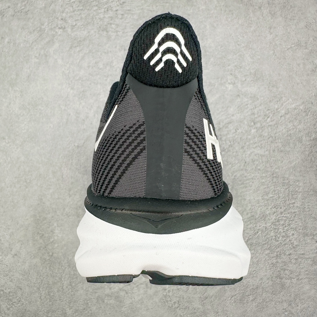 图片[8]-＃夏日福利特价 HOKA ONE ONE Clifton 克里夫顿9代专业性能减震公路跑步鞋 轻盈透气的针织网面和纱线的使用让鞋面更挺拔 增强鞋面的强度和支撑性能 搭配柔软的鞋舌 让双脚在舒适包裹中跑的更加畅快 全新泡棉中底 柔软的同时增强回弹性能 为不同跑者提供更平稳流畅的脚感 带来全面的缓冲保护 根据人体工程学设计的延长拉襟 后跟处弹软的海绵填充舒适固定 避免掉跟和摩擦 相比上一代光滑的内衬 Clifton 9的内衬增强了摩擦力 避免双脚在鞋内滑动 尺码：36 36.5 37.5 38 38.5 39 40 40.5 41 42 42.5 43 44 44.5 45-选品中心