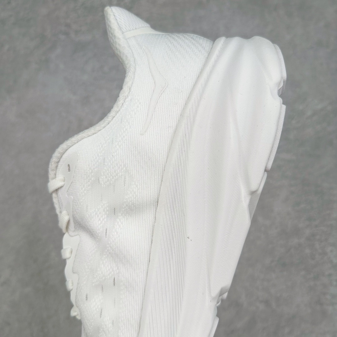图片[7]-＃夏日福利特价 HOKA ONE ONE Clifton 克里夫顿9代专业性能减震公路跑步鞋 轻盈透气的针织网面和纱线的使用让鞋面更挺拔 增强鞋面的强度和支撑性能 搭配柔软的鞋舌 让双脚在舒适包裹中跑的更加畅快 全新泡棉中底 柔软的同时增强回弹性能 为不同跑者提供更平稳流畅的脚感 带来全面的缓冲保护 根据人体工程学设计的延长拉襟 后跟处弹软的海绵填充舒适固定 避免掉跟和摩擦 相比上一代光滑的内衬 Clifton 9的内衬增强了摩擦力 避免双脚在鞋内滑动 尺码：36 36.5 37.5 38 38.5 39 40 40.5 41 42 42.5 43 44 44.5 45-选品中心