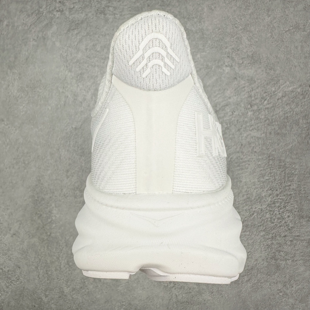 图片[8]-＃夏日福利特价 HOKA ONE ONE Clifton 克里夫顿9代专业性能减震公路跑步鞋 轻盈透气的针织网面和纱线的使用让鞋面更挺拔 增强鞋面的强度和支撑性能 搭配柔软的鞋舌 让双脚在舒适包裹中跑的更加畅快 全新泡棉中底 柔软的同时增强回弹性能 为不同跑者提供更平稳流畅的脚感 带来全面的缓冲保护 根据人体工程学设计的延长拉襟 后跟处弹软的海绵填充舒适固定 避免掉跟和摩擦 相比上一代光滑的内衬 Clifton 9的内衬增强了摩擦力 避免双脚在鞋内滑动 尺码：36 36.5 37.5 38 38.5 39 40 40.5 41 42 42.5 43 44 44.5 45-选品中心