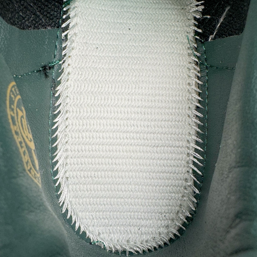 图片[12]-＃纯原福利 KITH x Clarks x AD Originals 8th Street Samba 三方联名桑巴舞街头系列低帮德训风百搭复古松糕休闲运动厚底板鞋 正确组合大底 大厂出品 结合 Wallabee 大底的全新 Samba 鞋款登场 KITH 创办人兼首席执行长 Ronnie Fieg 与 AD这对人气合作阵容再度重聚 不仅如此 今番更加入近年表现优秀的鞋履品牌 Clarks Originals 展开三方联名 透过热门项目互相碰撞将彼此的 DNA 协调融入 带来名为「8th Street Samba」的全新迭代 一次亮相橄榄绿、焦糖棕色、白底绿线条三种配色 尺码：36 36⅔ 37⅓ 38 38⅔ 39⅓ 40 40⅔ 41⅓ 42 42⅔ 43⅓ 44-选品中心