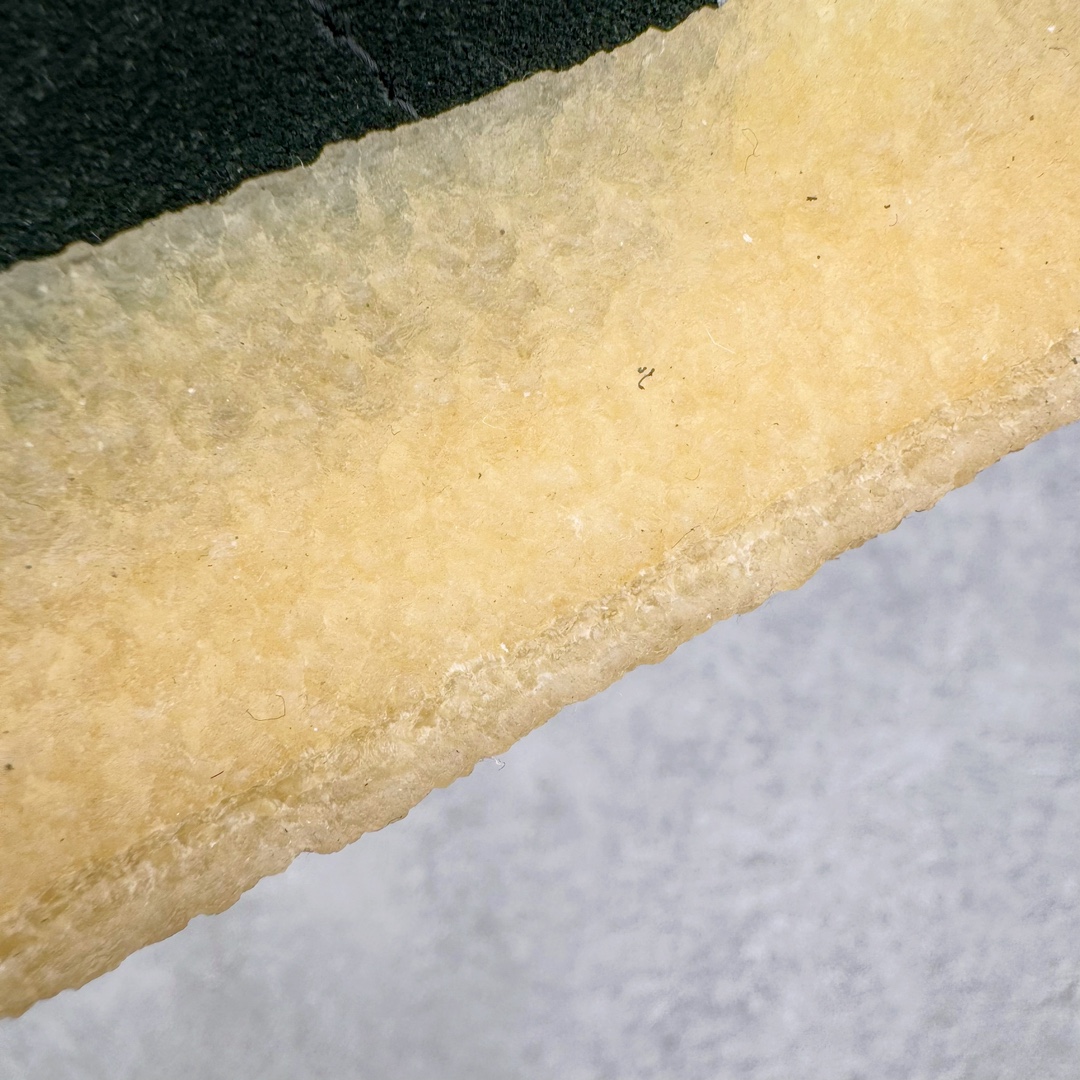 图片[17]-＃纯原福利 KITH x Clarks x AD Originals 8th Street Samba 三方联名桑巴舞街头系列低帮德训风百搭复古松糕休闲运动厚底板鞋 正确组合大底 大厂出品 结合 Wallabee 大底的全新 Samba 鞋款登场 KITH 创办人兼首席执行长 Ronnie Fieg 与 AD这对人气合作阵容再度重聚 不仅如此 今番更加入近年表现优秀的鞋履品牌 Clarks Originals 展开三方联名 透过热门项目互相碰撞将彼此的 DNA 协调融入 带来名为「8th Street Samba」的全新迭代 一次亮相橄榄绿、焦糖棕色、白底绿线条三种配色 尺码：36 36⅔ 37⅓ 38 38⅔ 39⅓ 40 40⅔ 41⅓ 42 42⅔ 43⅓ 44-选品中心