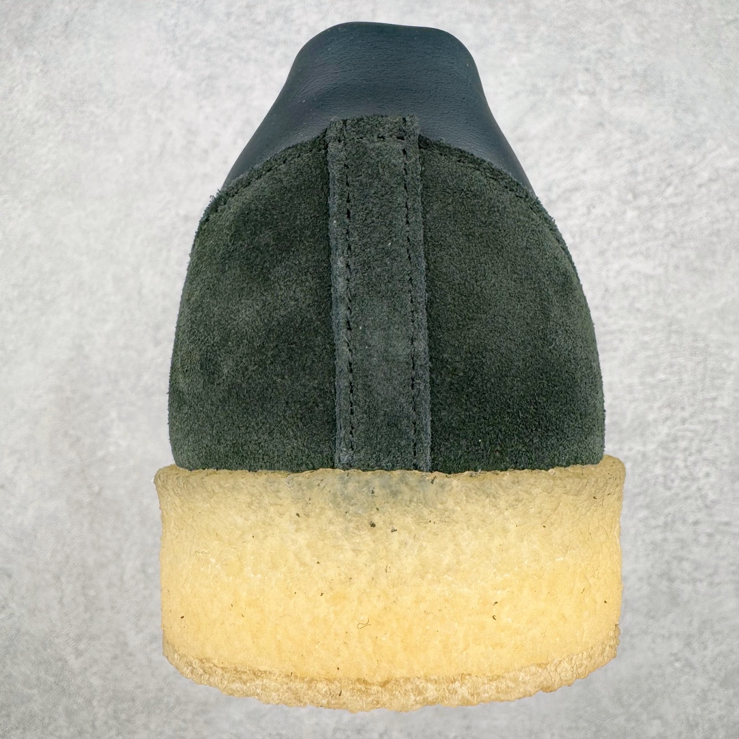 图片[8]-＃纯原福利 KITH x Clarks x AD Originals 8th Street Samba 三方联名桑巴舞街头系列低帮德训风百搭复古松糕休闲运动厚底板鞋 正确组合大底 大厂出品 结合 Wallabee 大底的全新 Samba 鞋款登场 KITH 创办人兼首席执行长 Ronnie Fieg 与 AD这对人气合作阵容再度重聚 不仅如此 今番更加入近年表现优秀的鞋履品牌 Clarks Originals 展开三方联名 透过热门项目互相碰撞将彼此的 DNA 协调融入 带来名为「8th Street Samba」的全新迭代 一次亮相橄榄绿、焦糖棕色、白底绿线条三种配色 尺码：36 36⅔ 37⅓ 38 38⅔ 39⅓ 40 40⅔ 41⅓ 42 42⅔ 43⅓ 44-选品中心